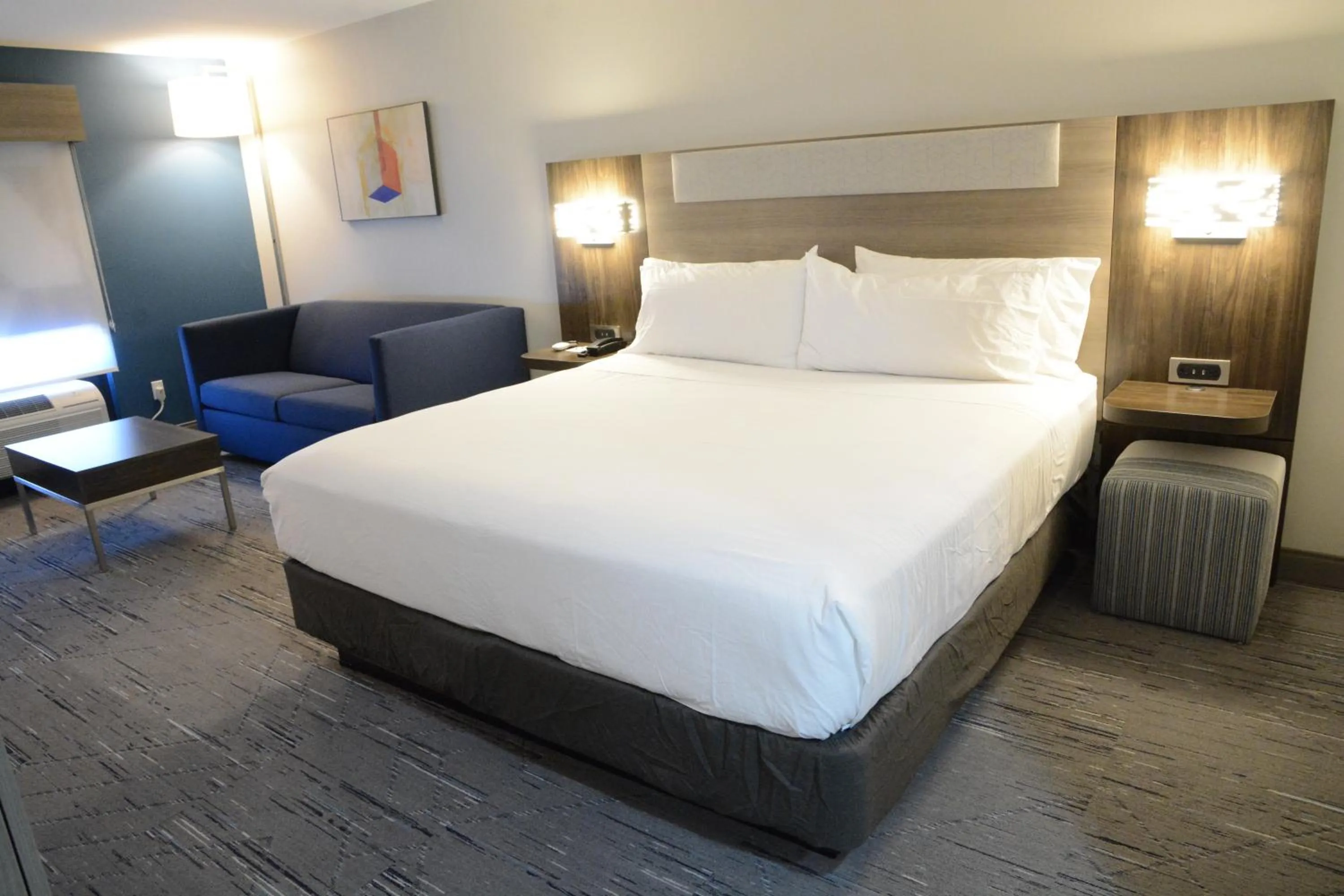 Photo of the whole room, Bed in Holiday Inn Express Athens by IHG