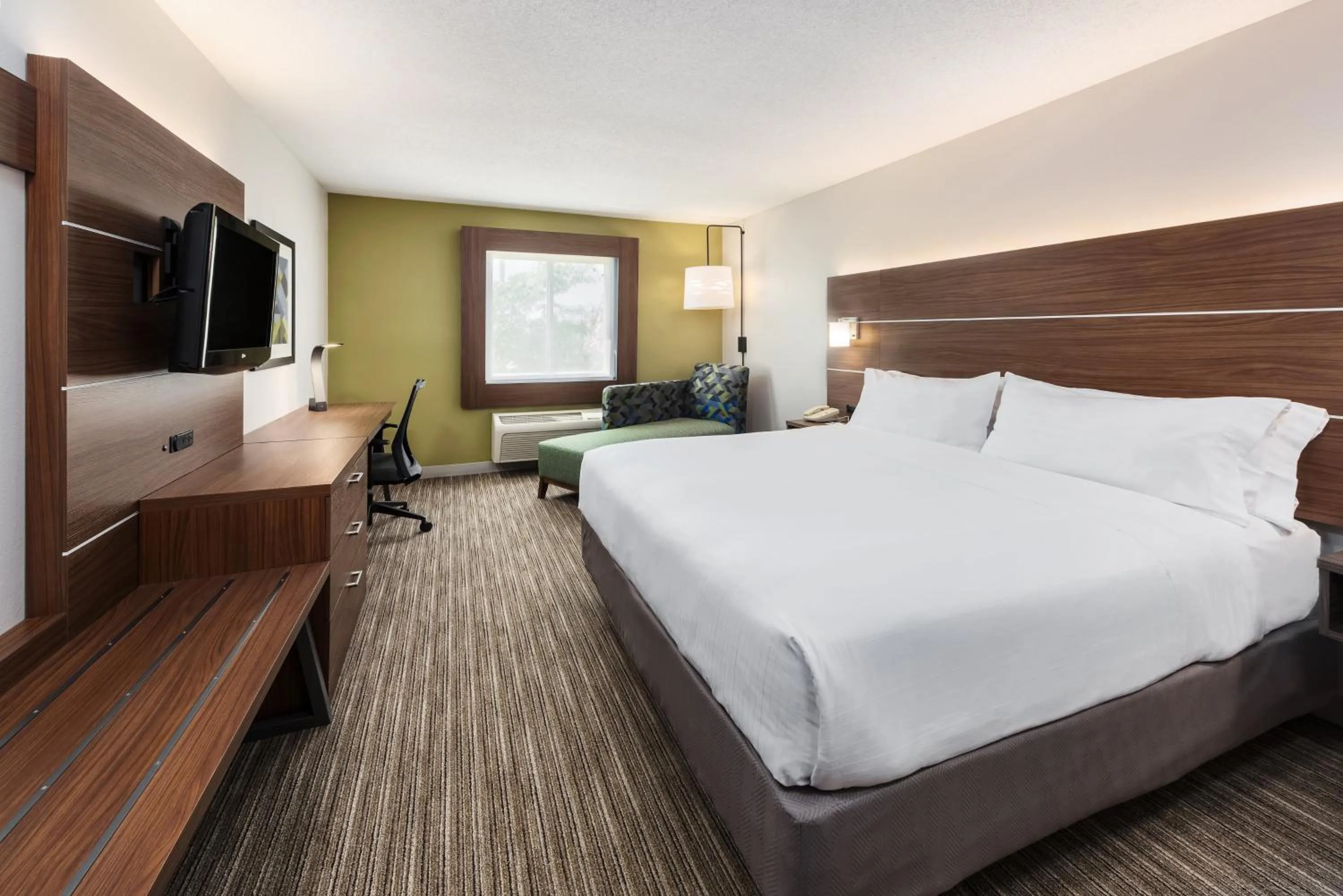 Photo of the whole room, Bed in Holiday Inn Express Warrenton by IHG