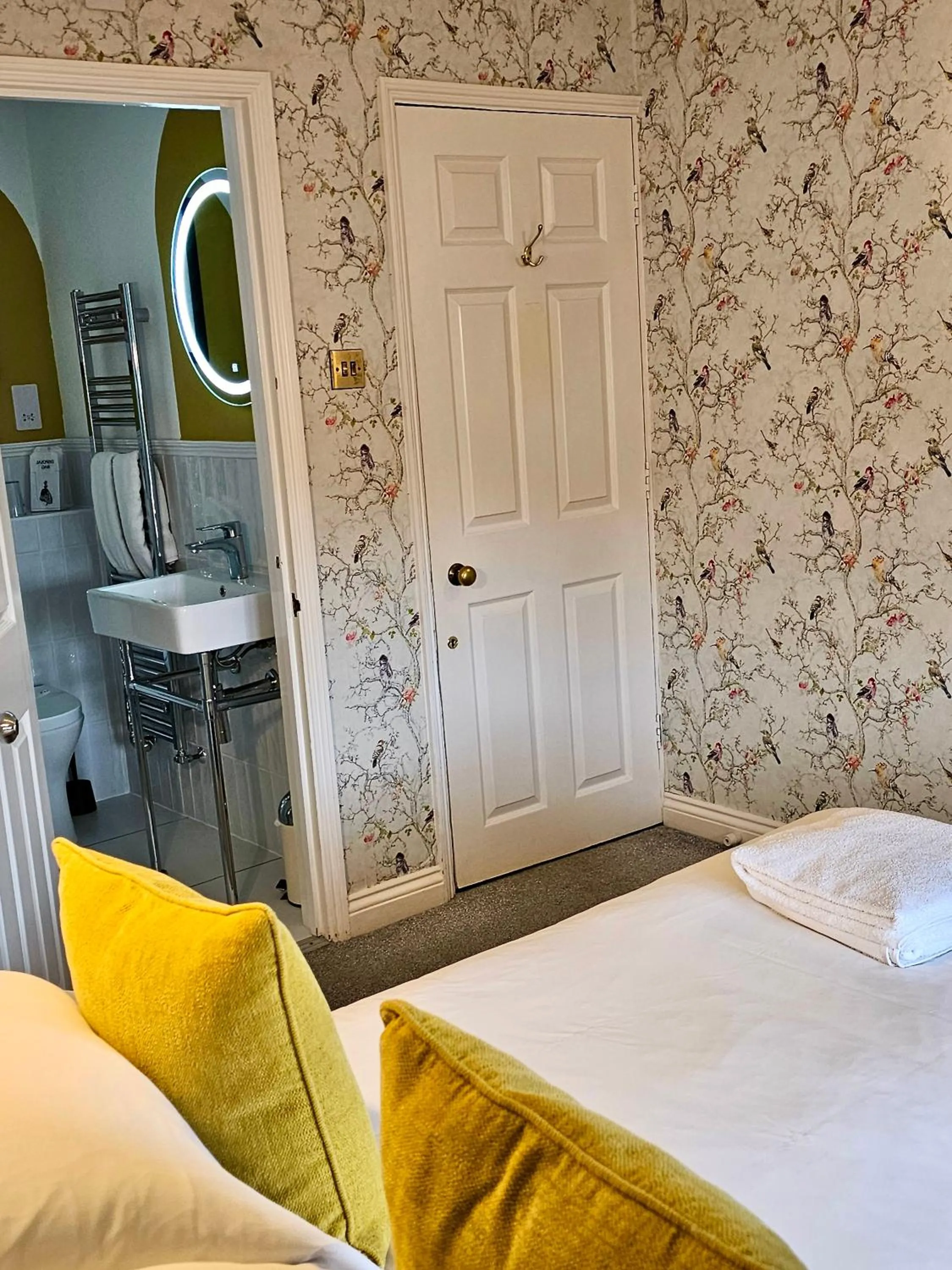 Photo of the whole room in 23 St Mary's