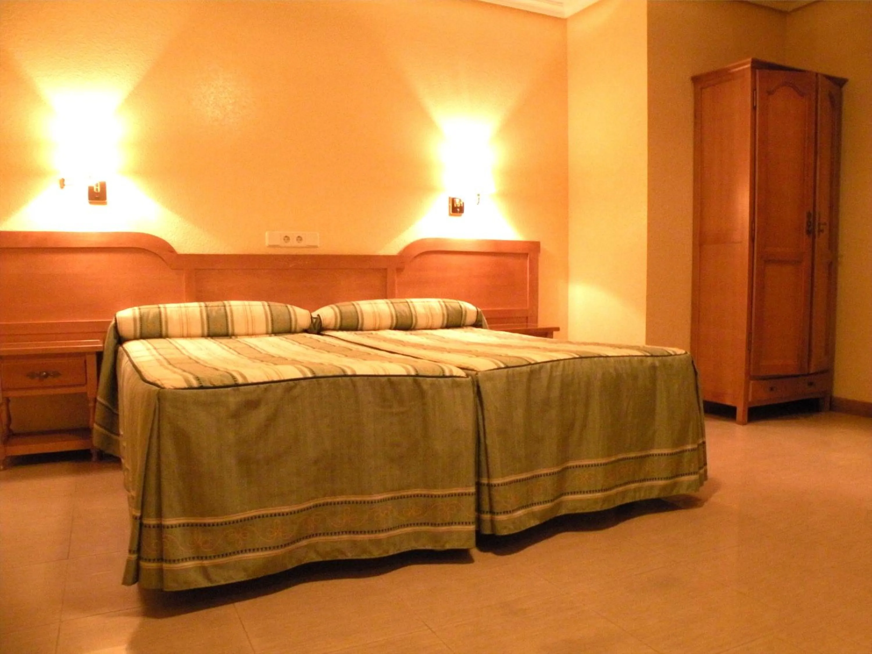 Photo of the whole room, Bed in Hostal Benamar