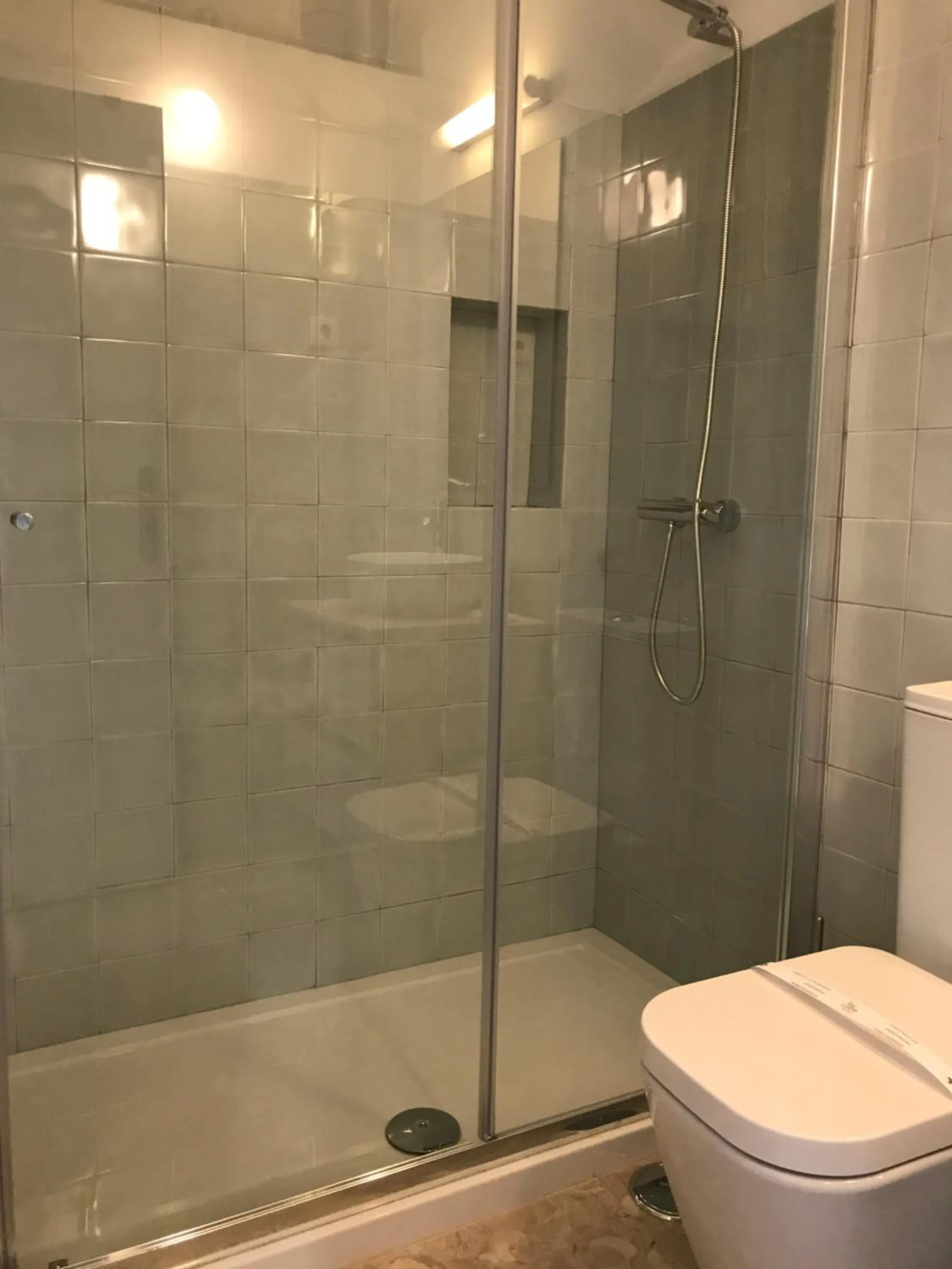 Shower in Apartments Center Bairro Alto