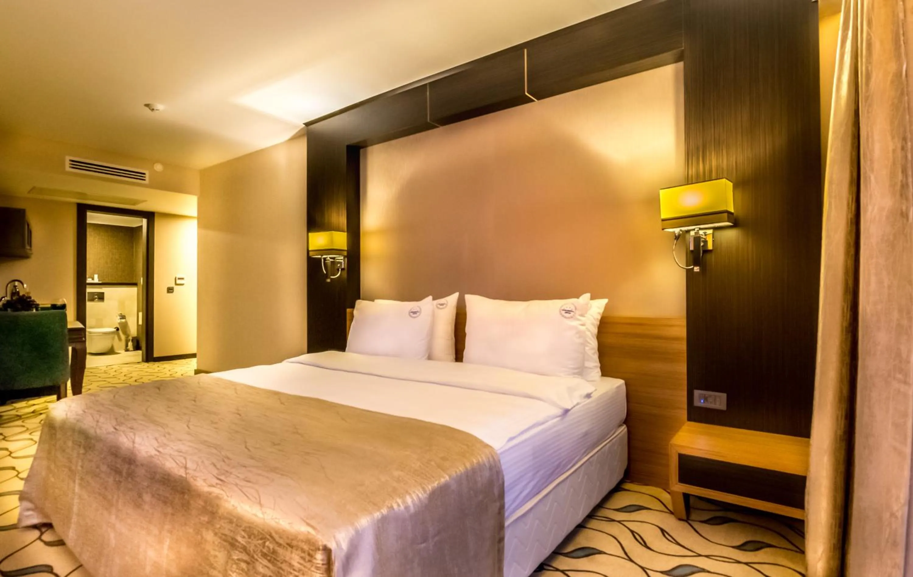 Bedroom, Bed in Lozengrad Hotel