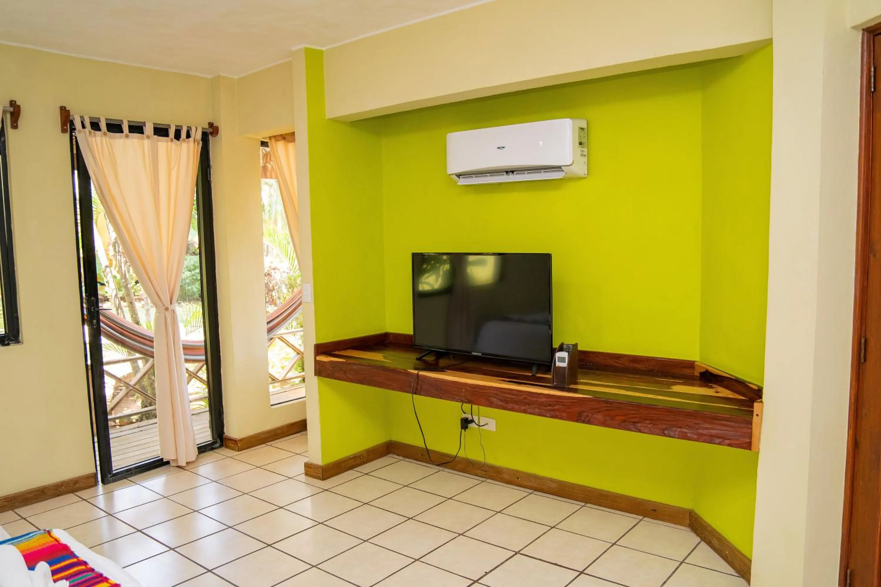 TV and multimedia in Banana Palms Hotel