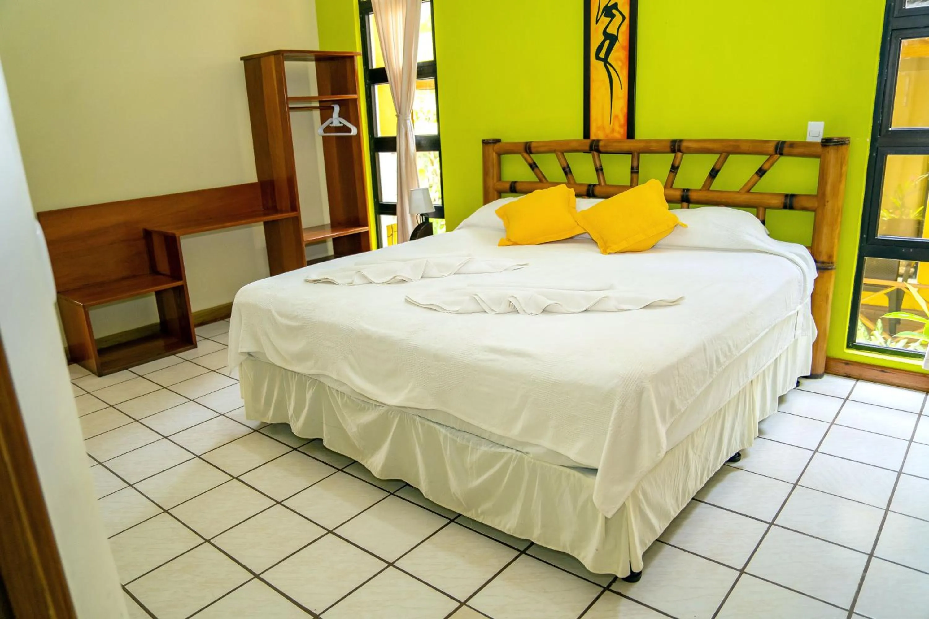 Bedroom, Bed in Banana Palms Hotel