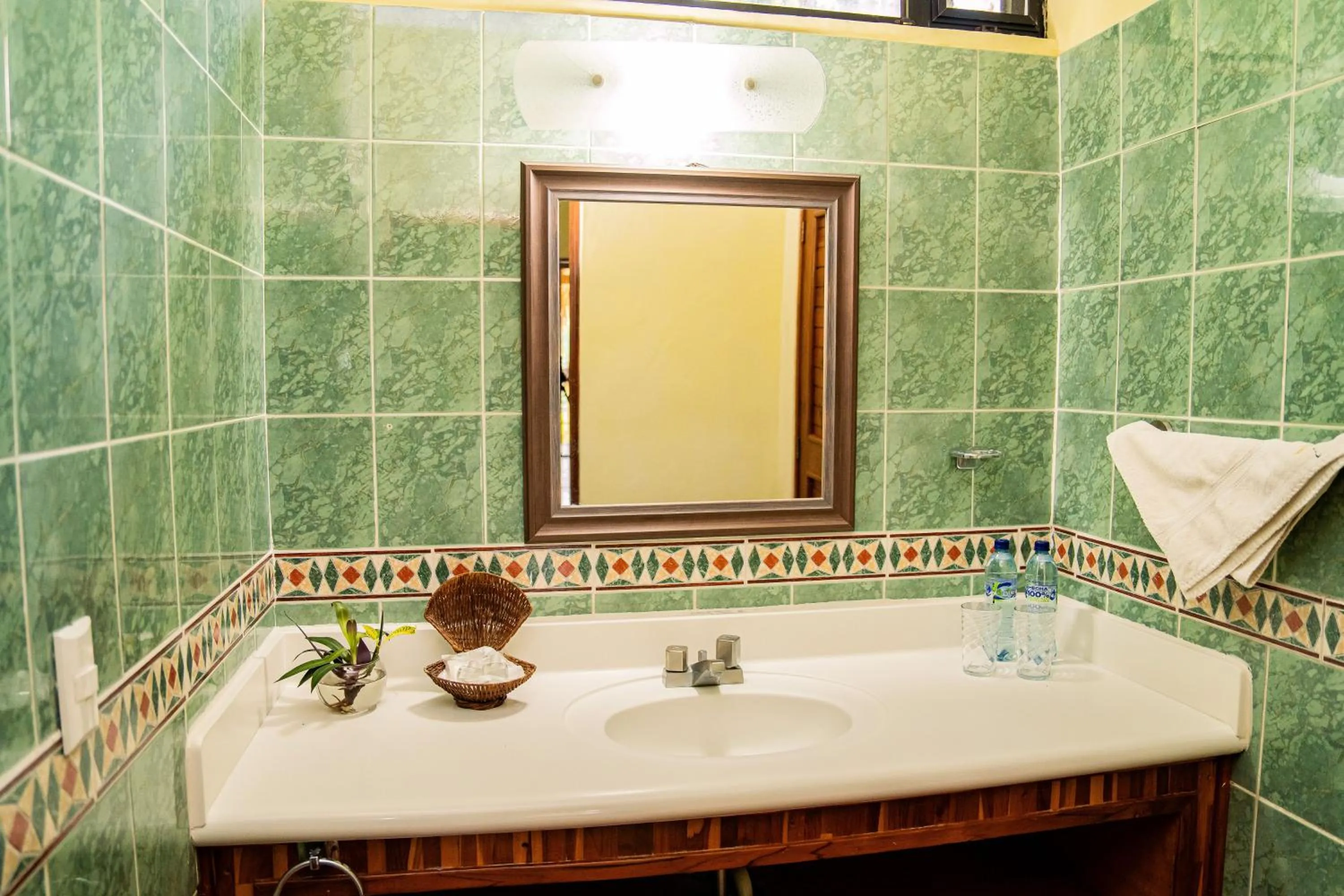 Bathroom in Banana Palms Hotel