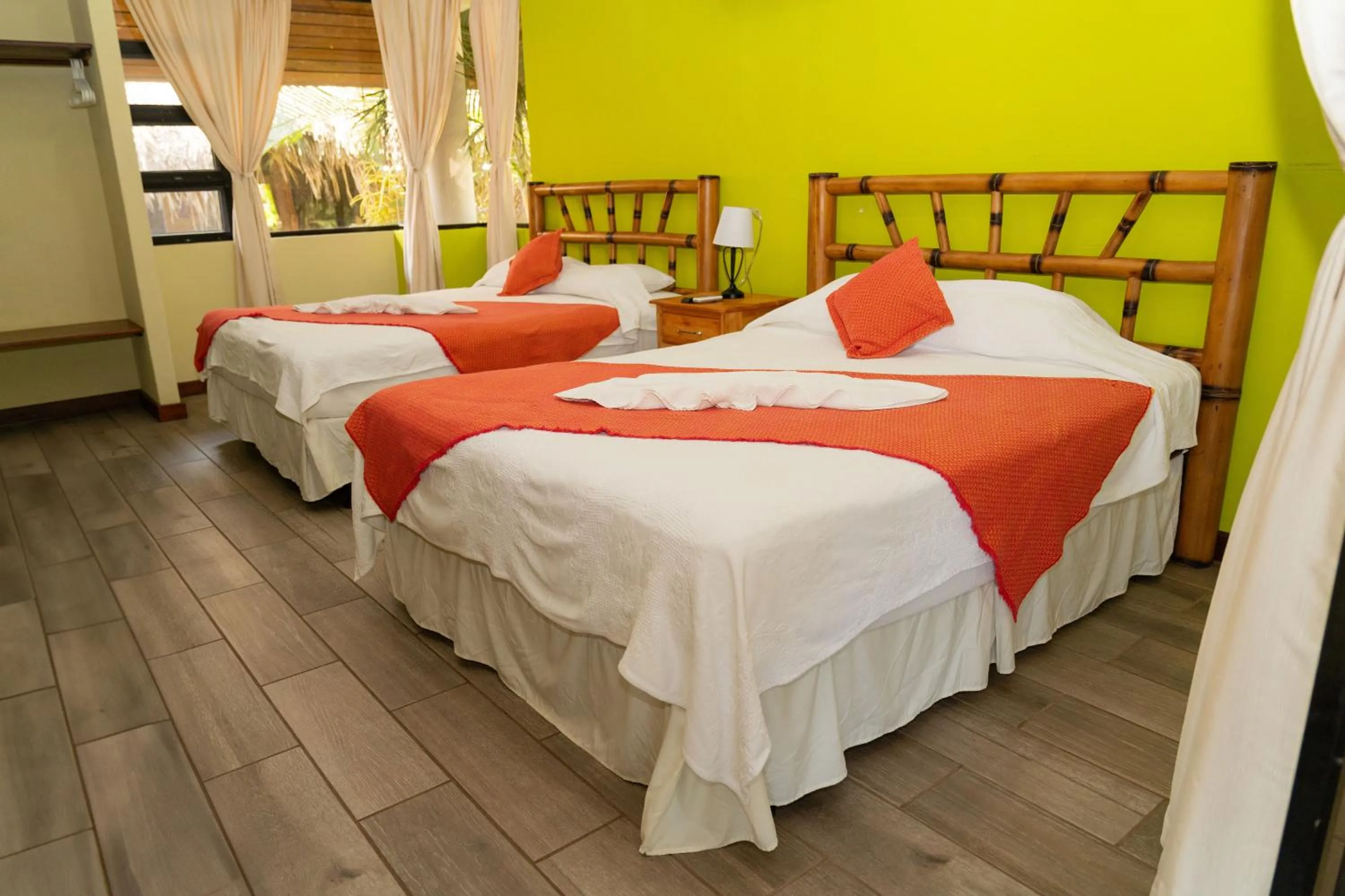 Bedroom, Bed in Banana Palms Hotel