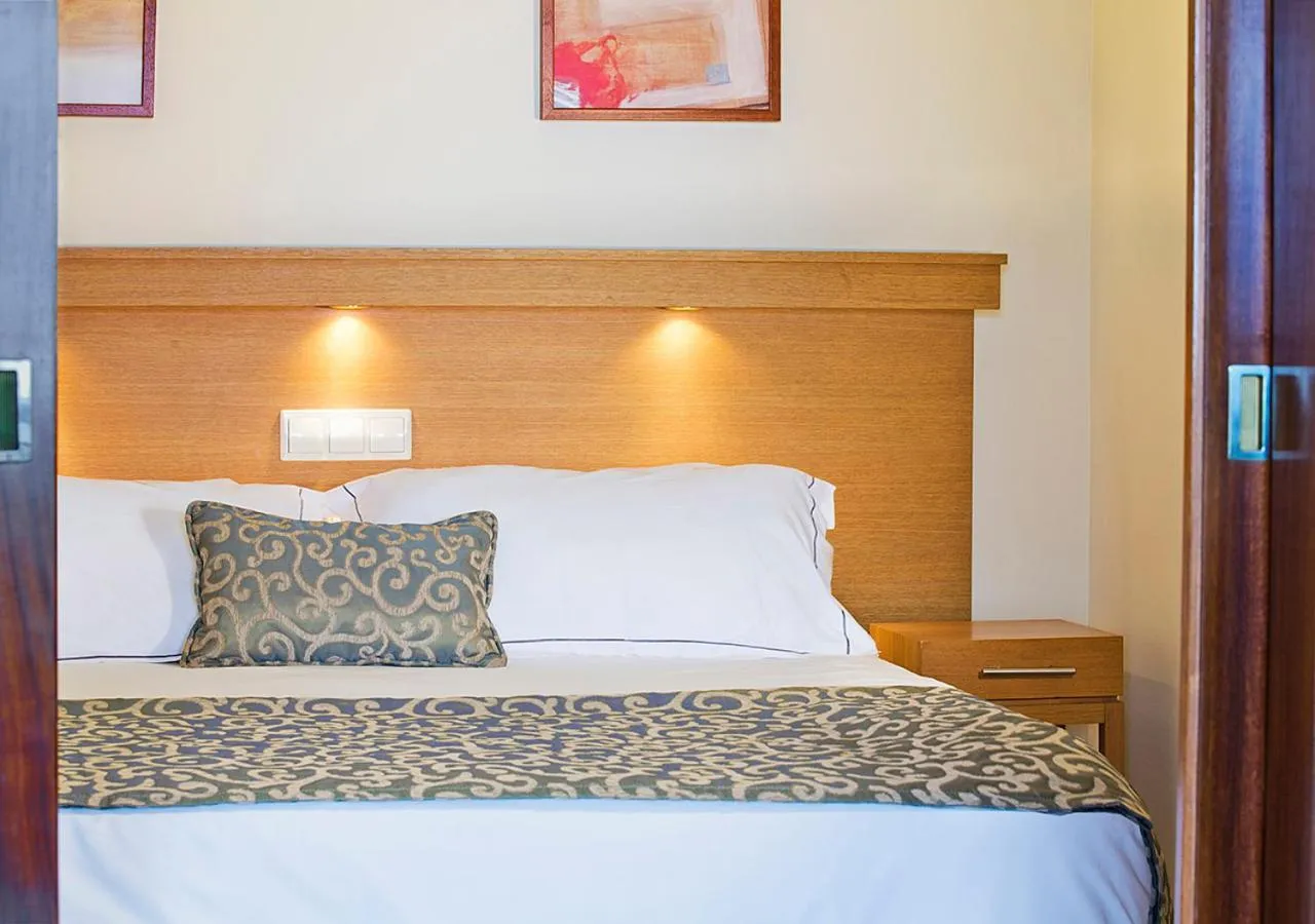 Bed in Sunset Beach Club Hotel Apartments