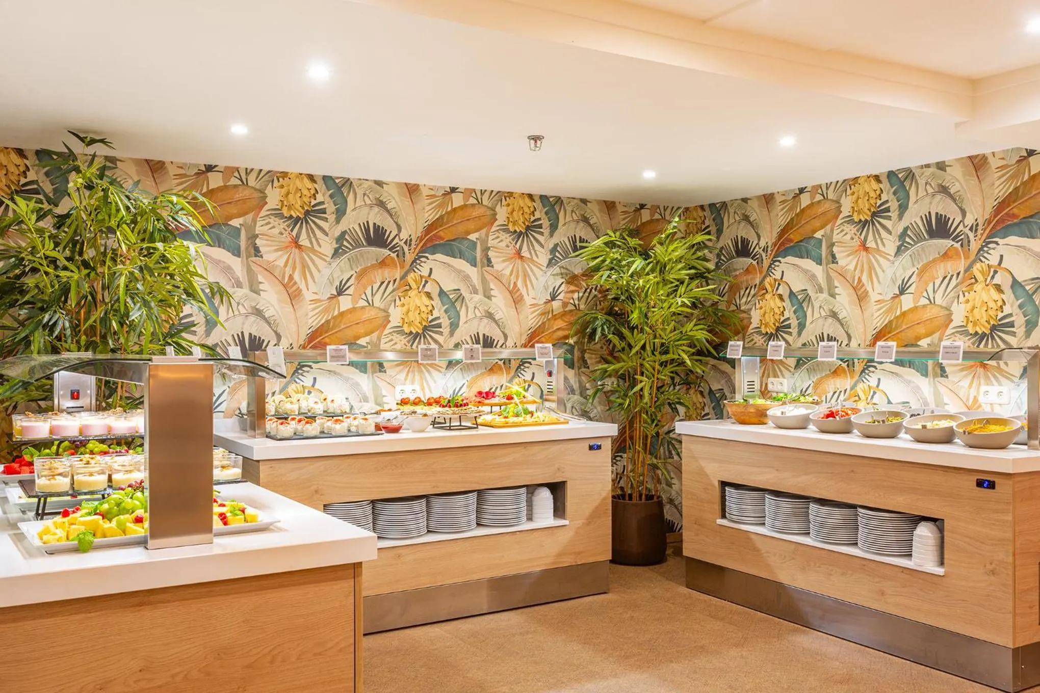 Restaurant/places to eat in Sunset Beach Club Hotel Apartments