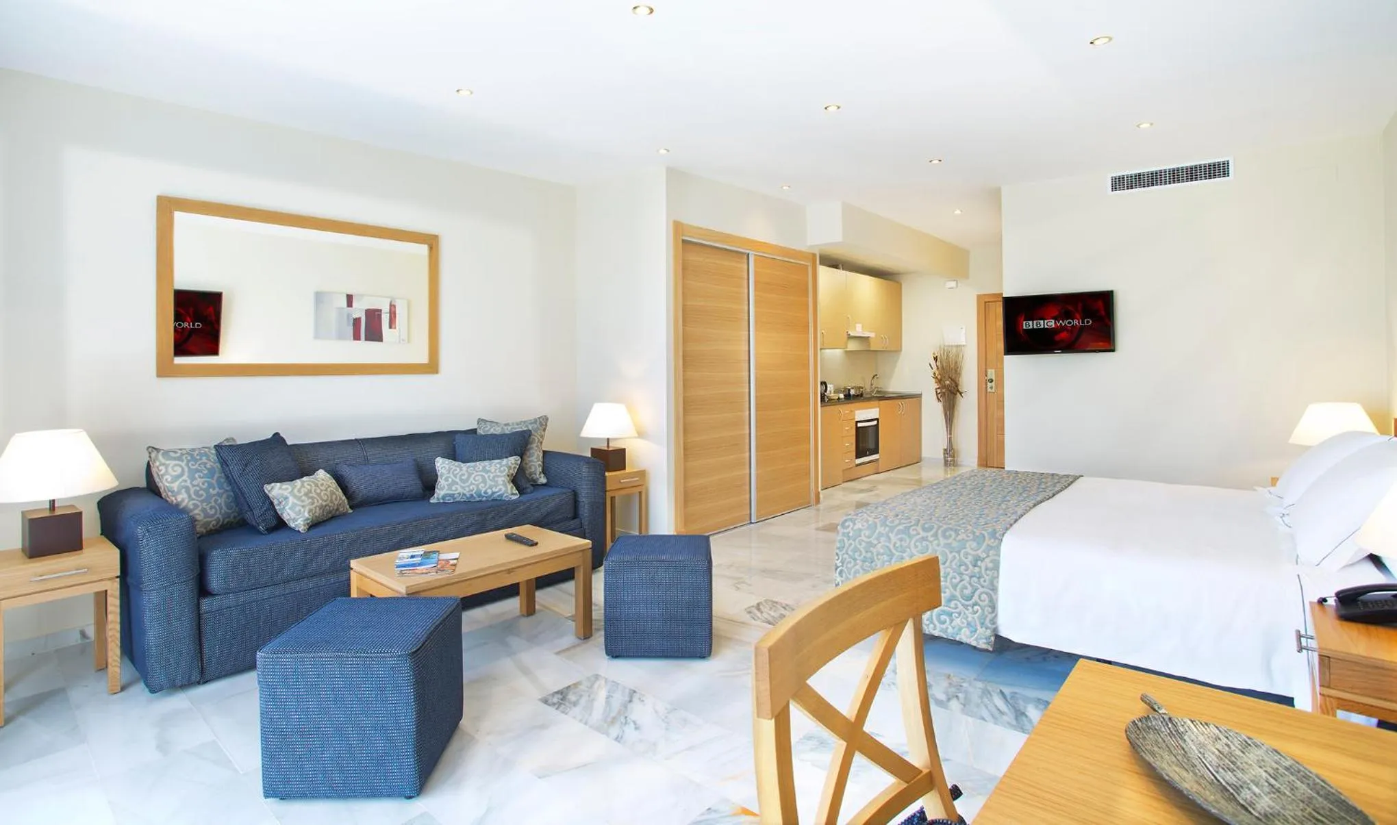 Photo of the whole room, Bed in Sunset Beach Club Hotel Apartments