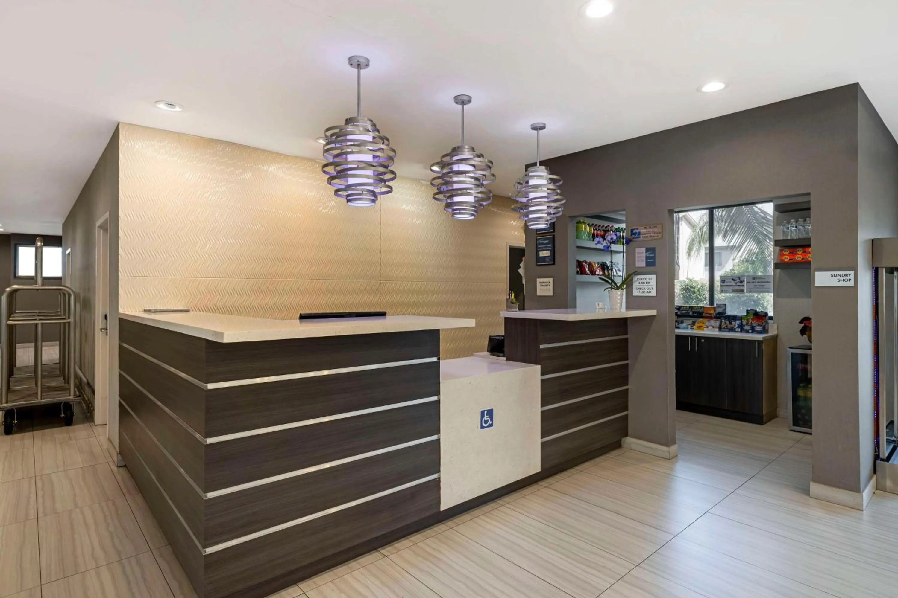 Lobby or reception in Best Western Plus Gardena-Los Angeles Inn & Suites