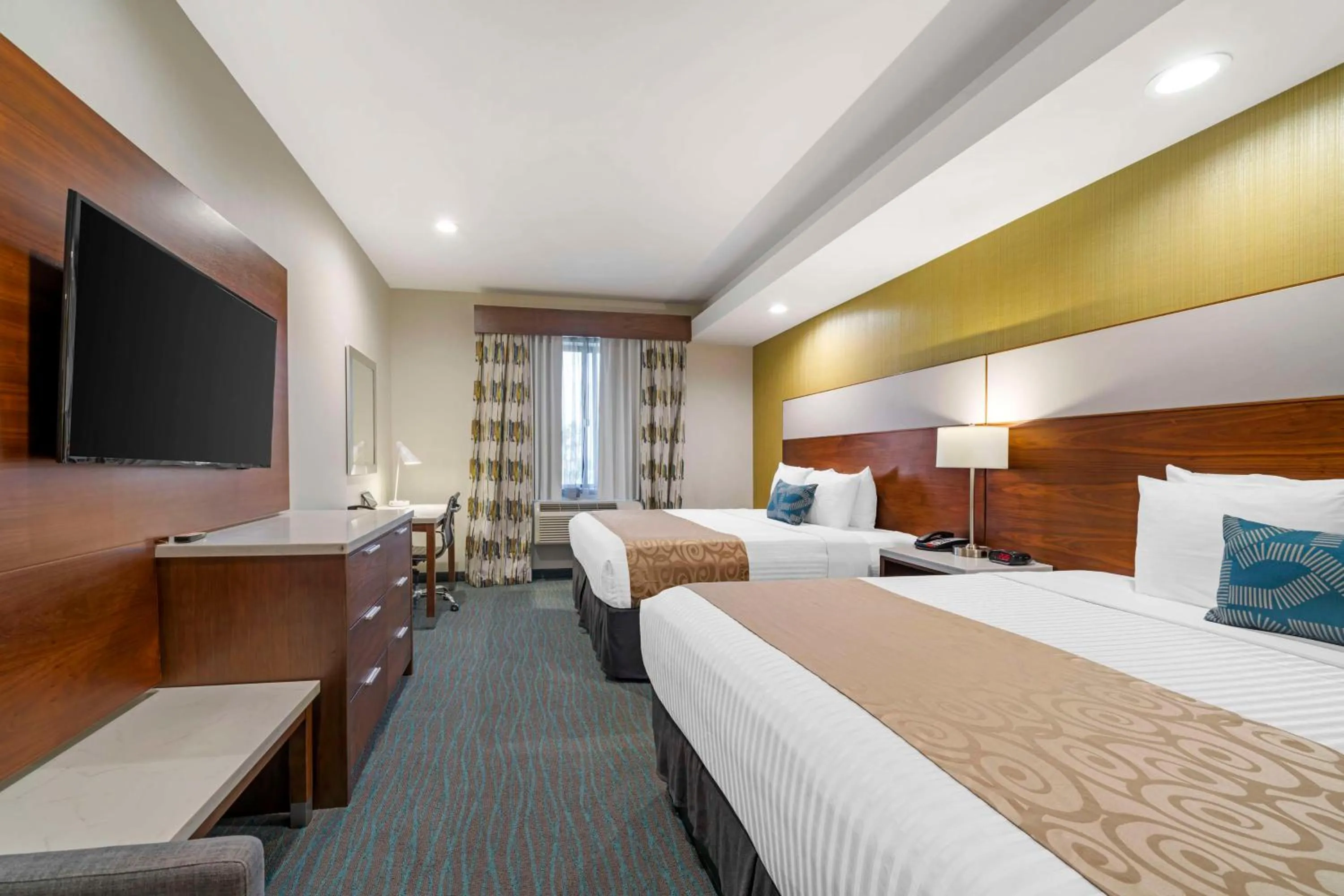 Bedroom, Bed in Best Western Plus Gardena-Los Angeles Inn & Suites