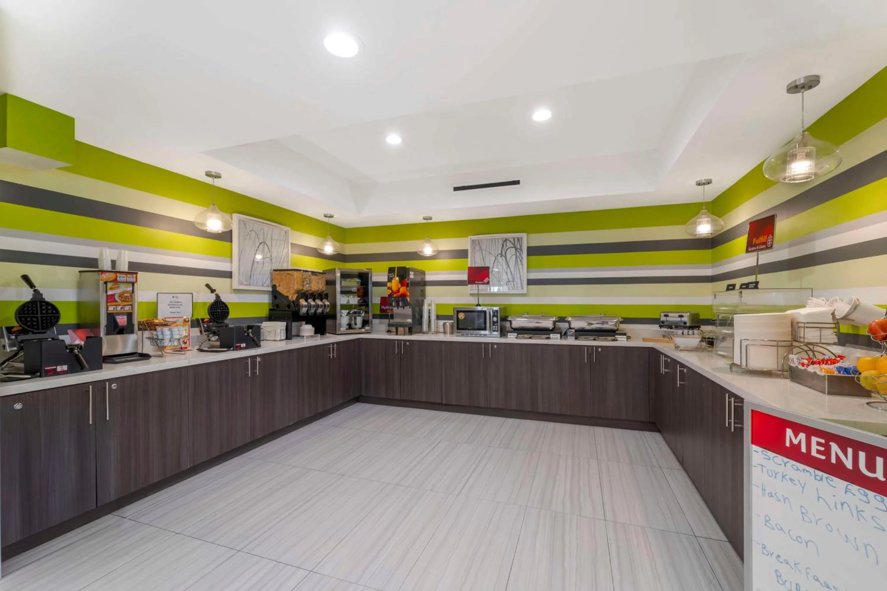 Breakfast in Best Western Plus Gardena-Los Angeles Inn & Suites