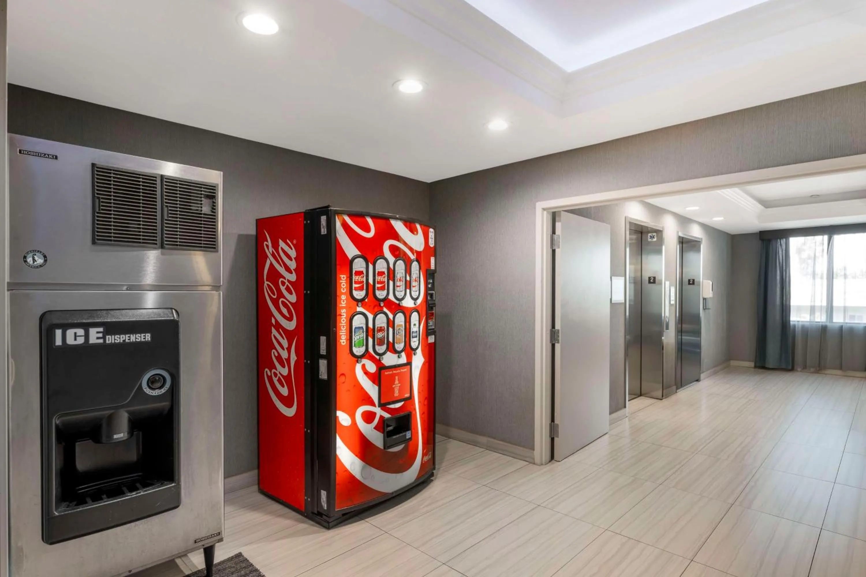 Property building in Best Western Plus Gardena-Los Angeles Inn & Suites