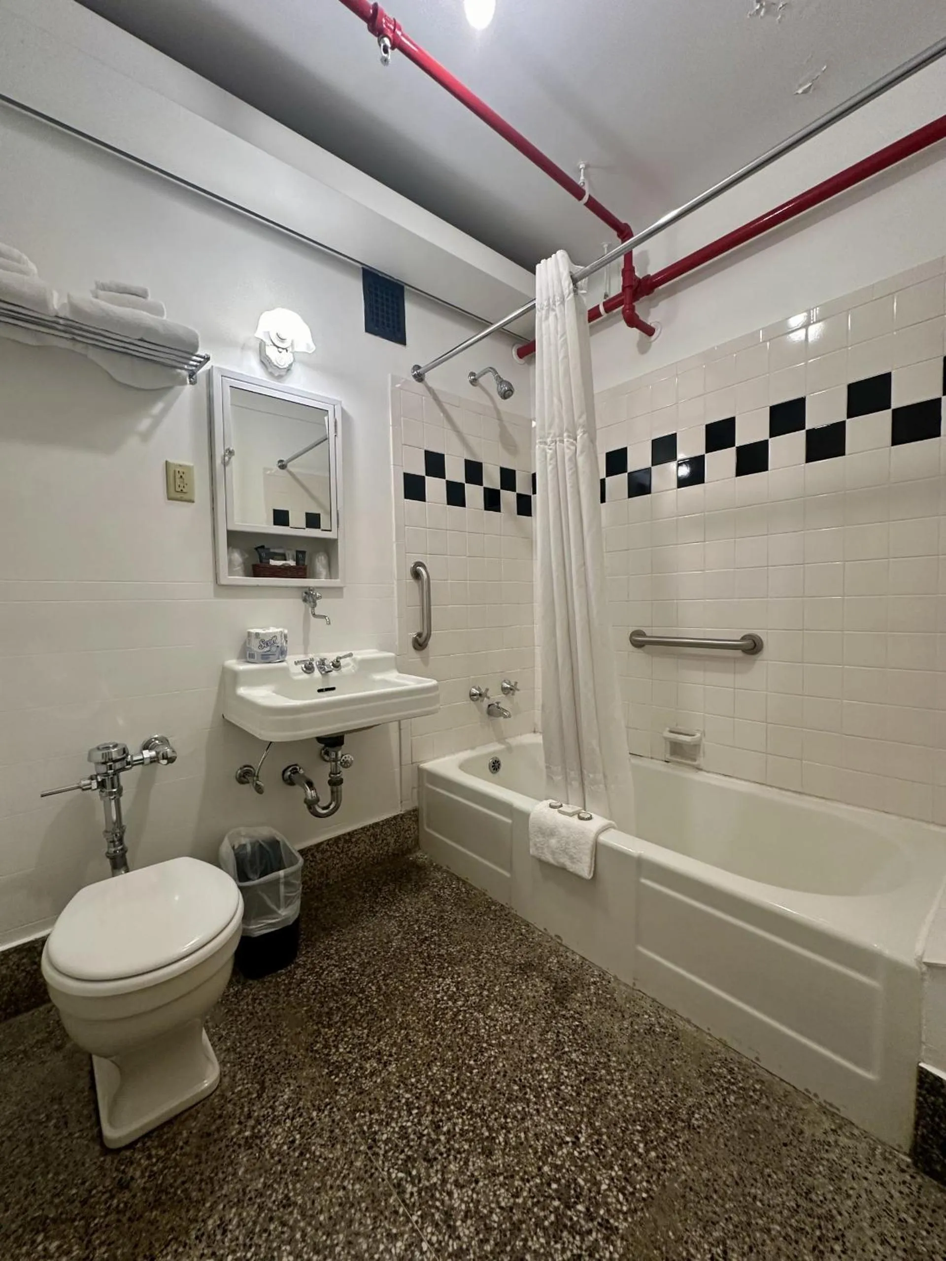 Shower in Latchis Hotel