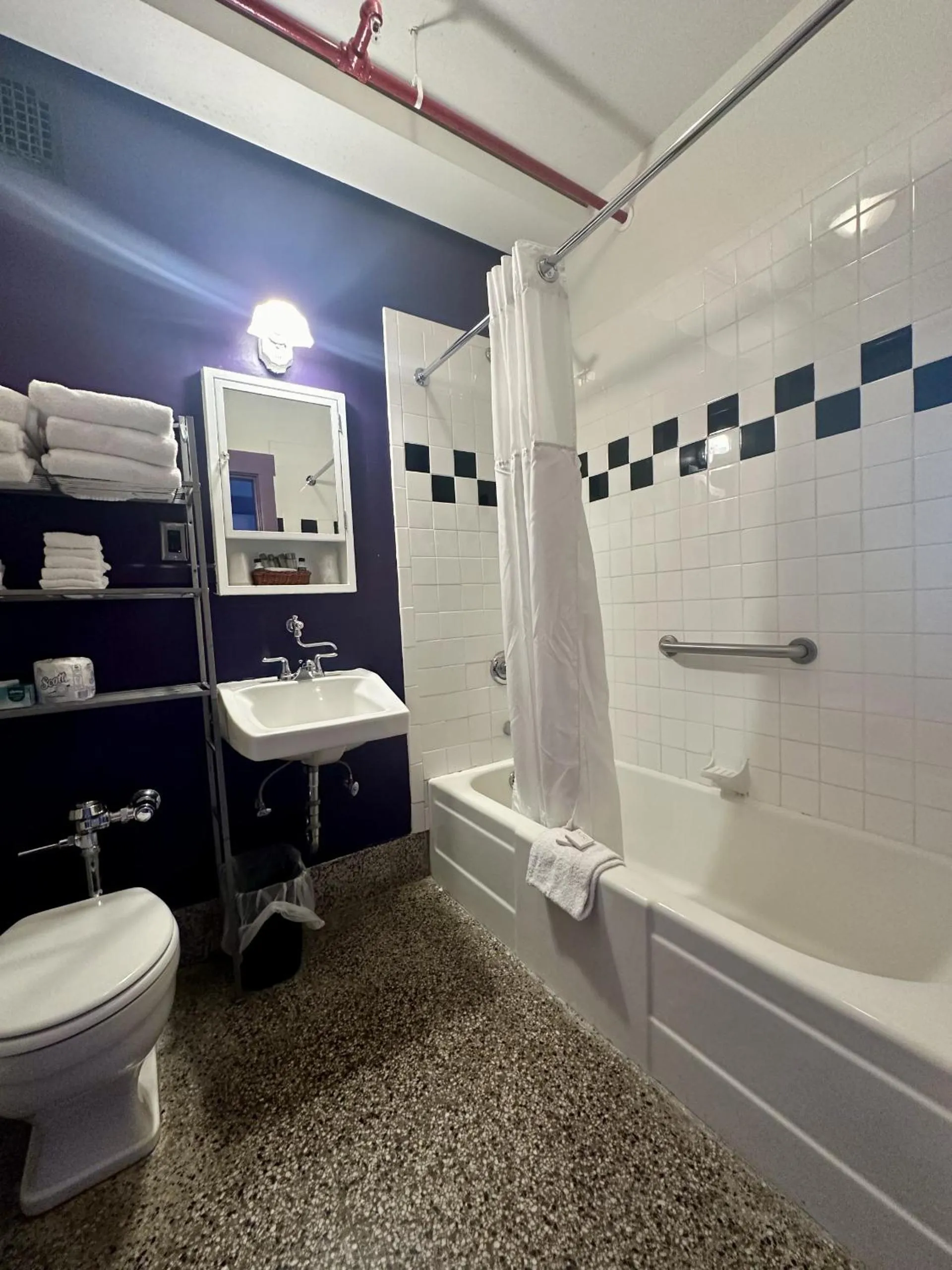 Shower in Latchis Hotel