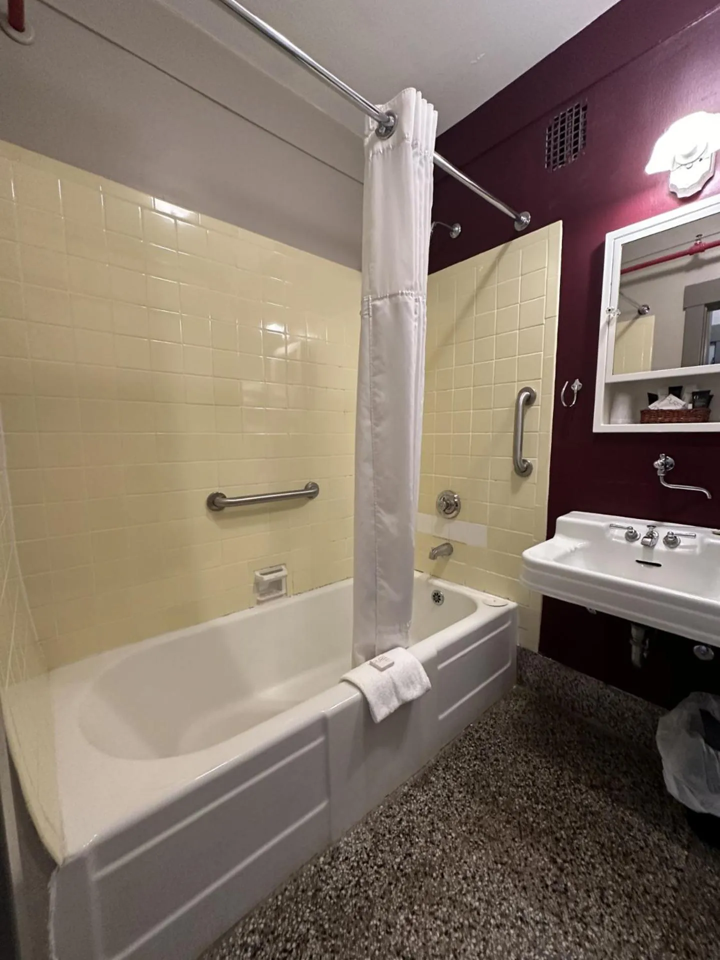 Shower in Latchis Hotel