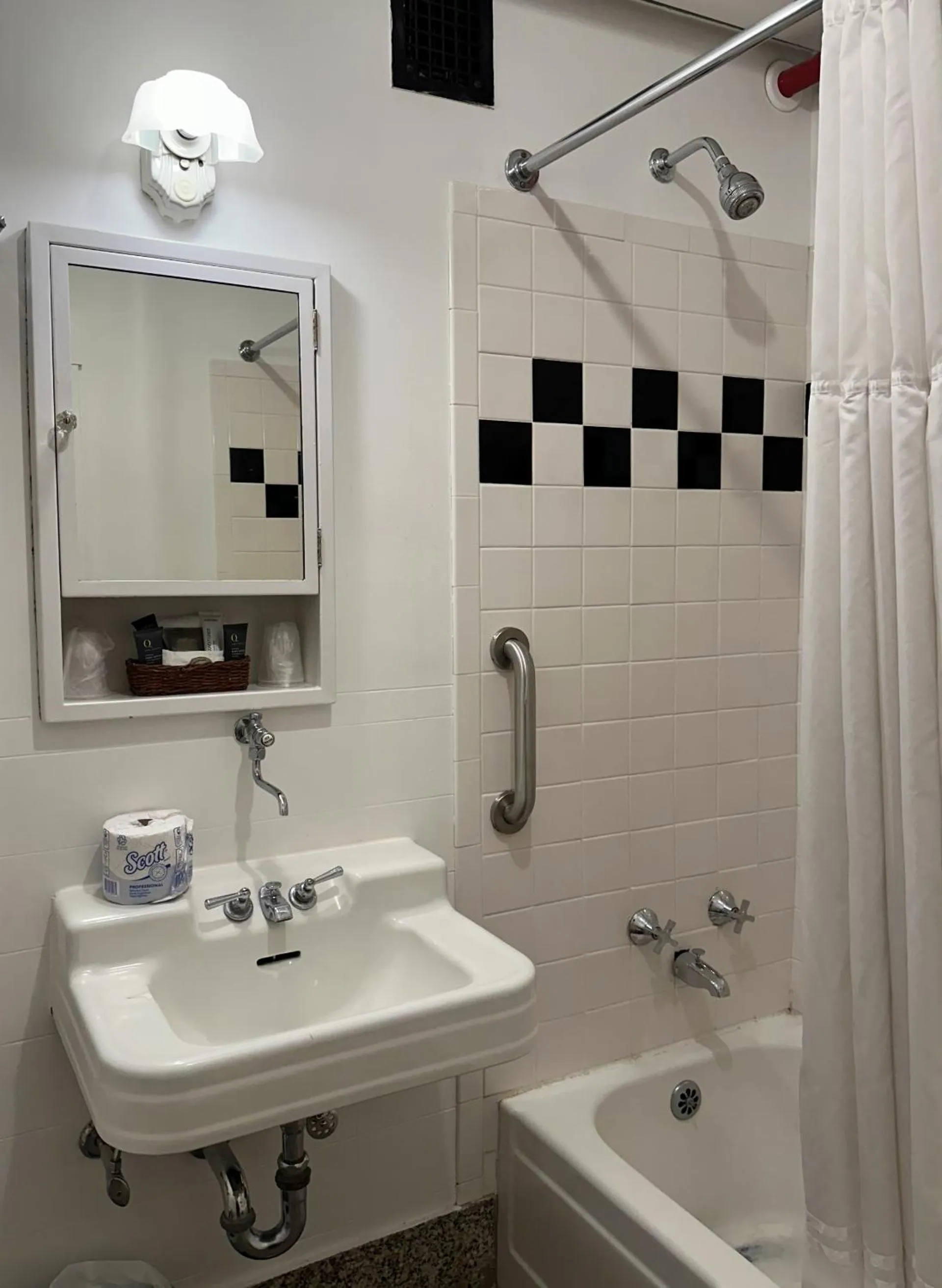 Shower in Latchis Hotel