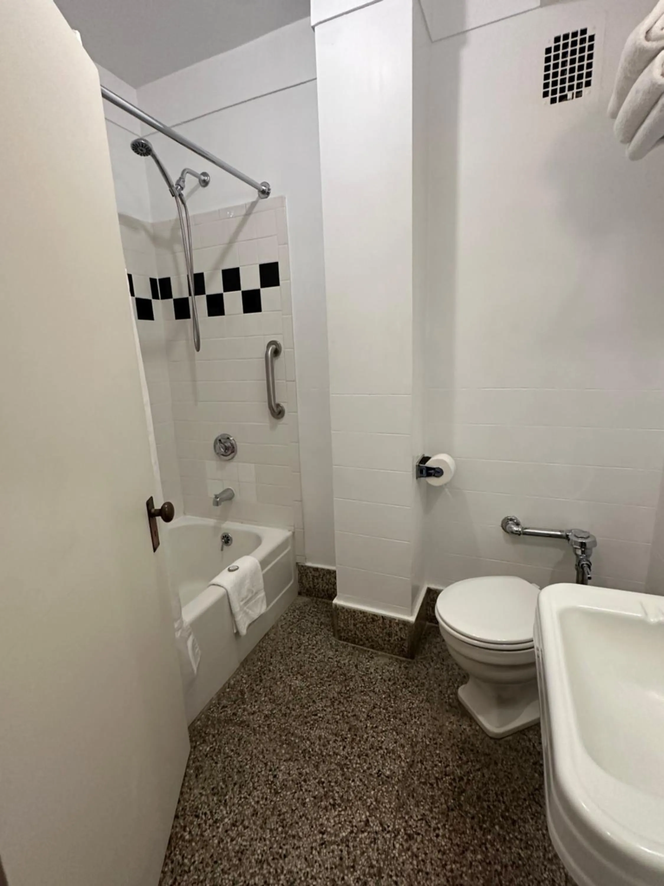 Shower in Latchis Hotel