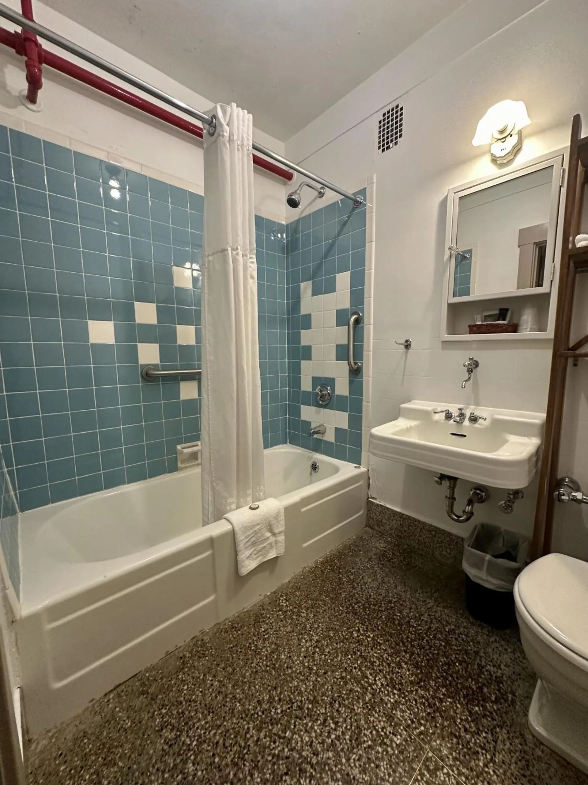 Shower in Latchis Hotel