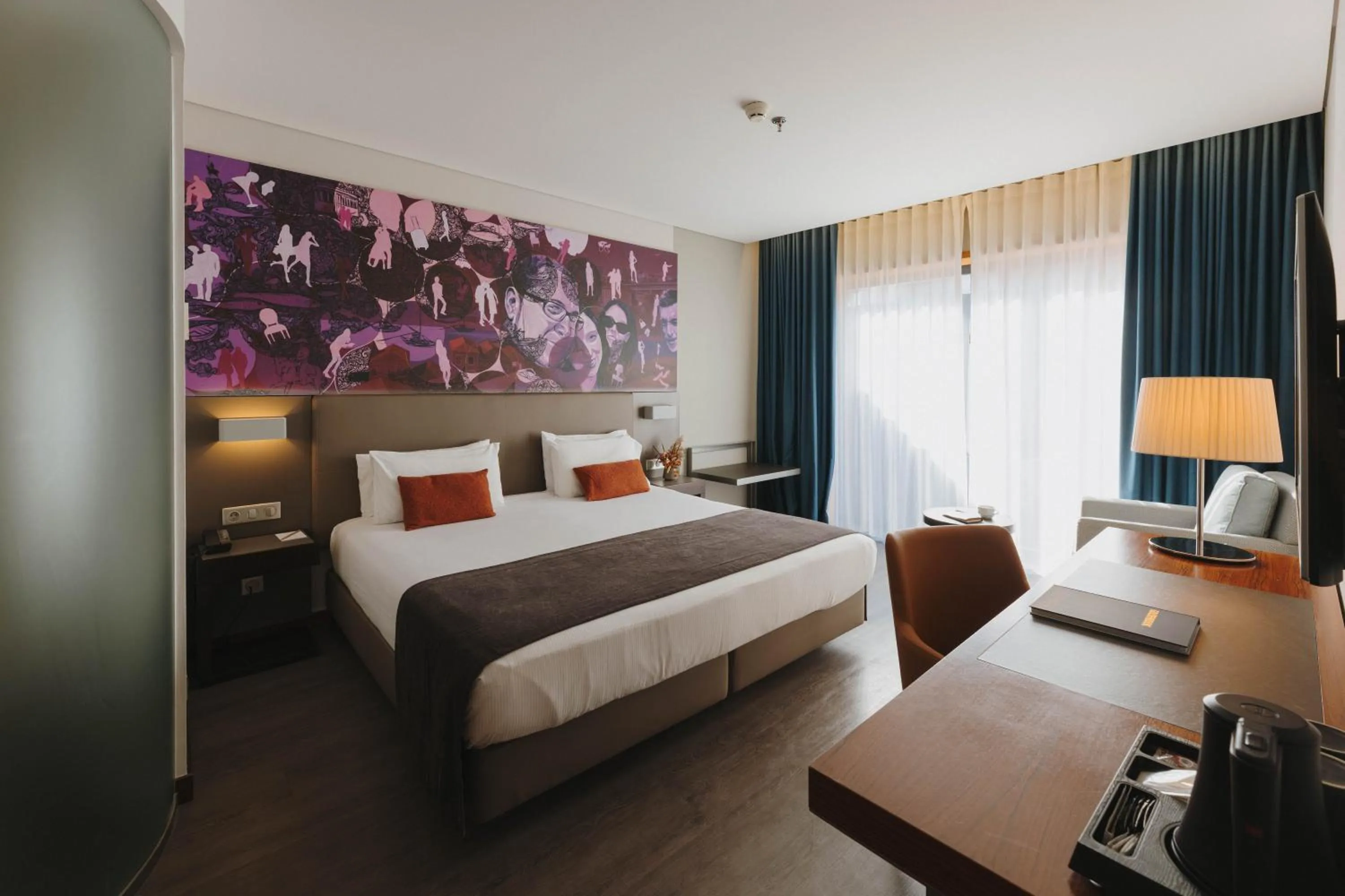 Bedroom, Bed in Timbre Heroismo