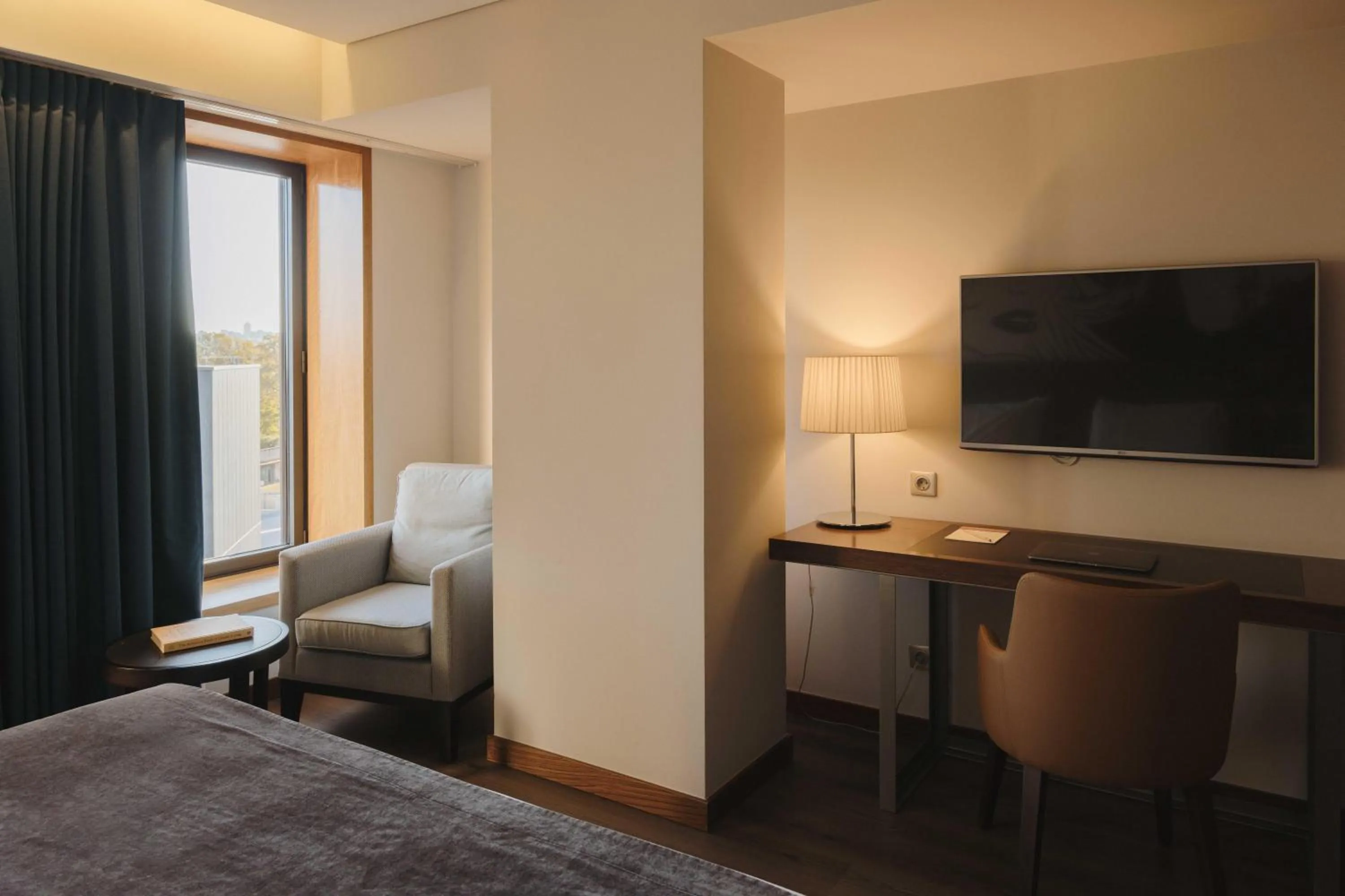 Bedroom, Bed in Timbre Heroismo