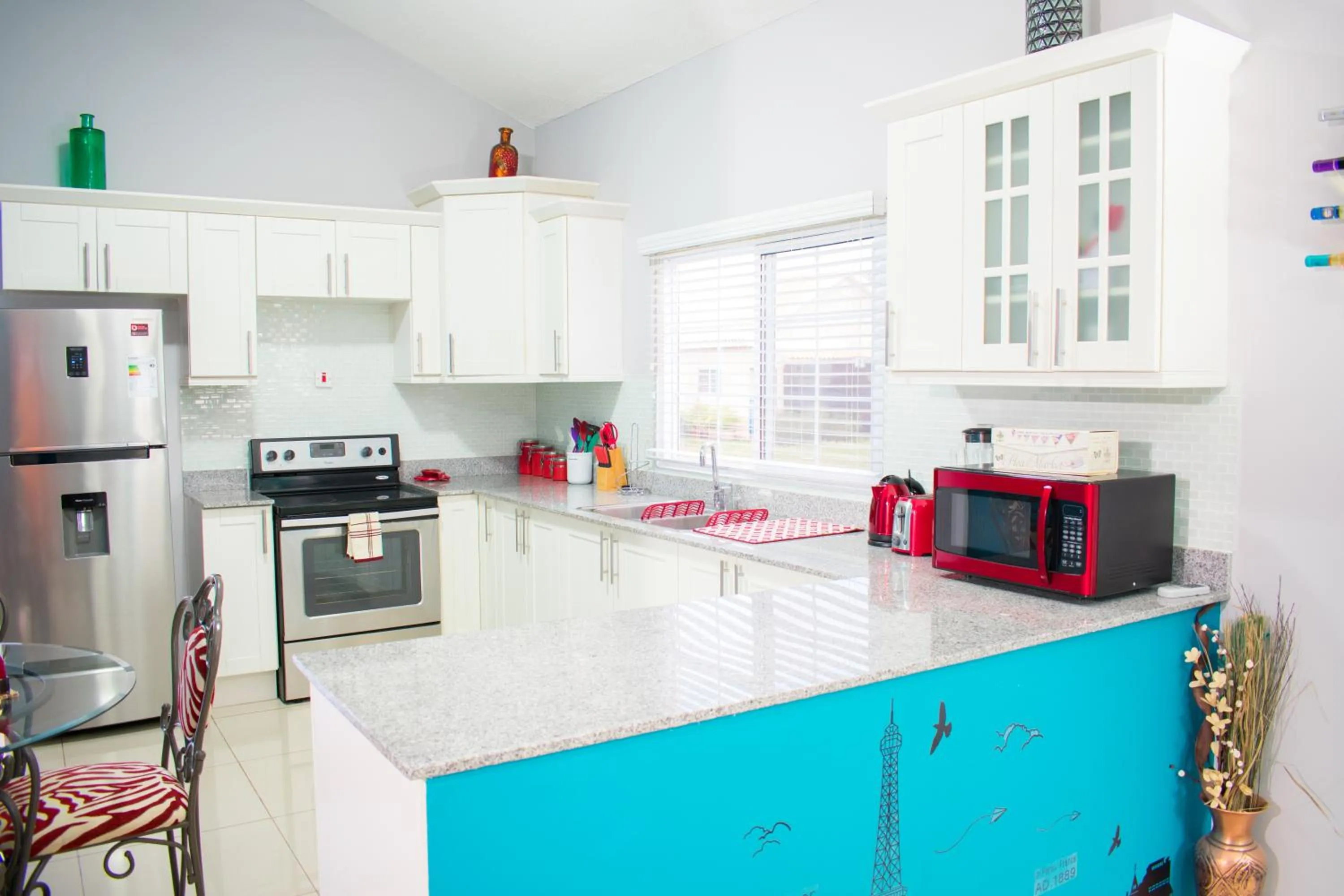 Kitchen or kitchenette in Casa Victoria Golf Retreat