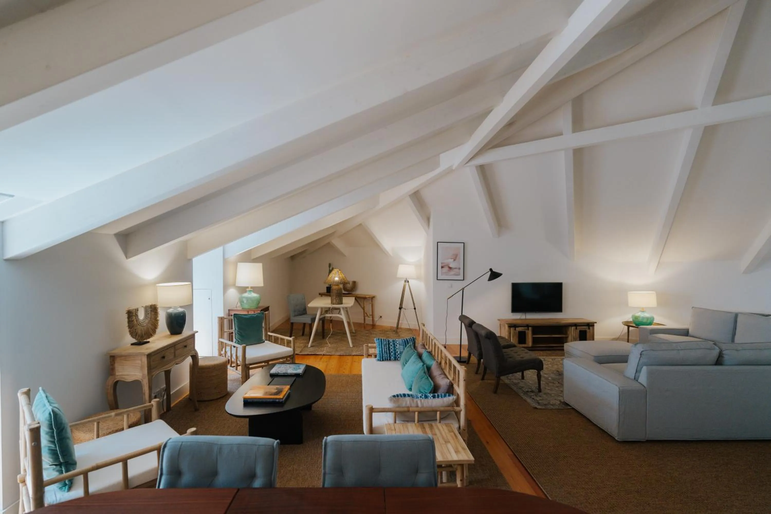 Communal lounge/ TV room in AlmaLusa Baixa/Chiado