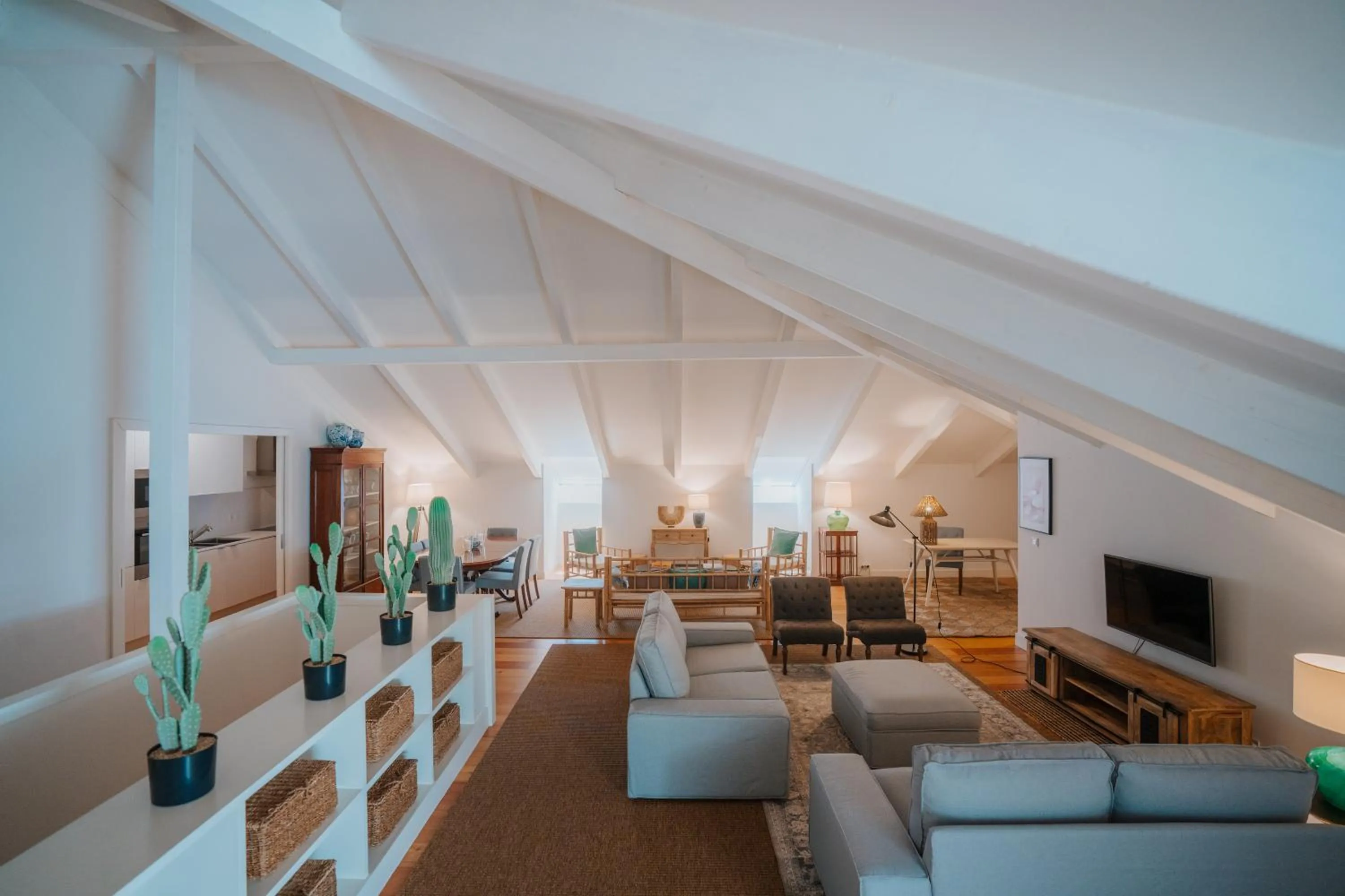 Communal lounge/ TV room in AlmaLusa Baixa/Chiado