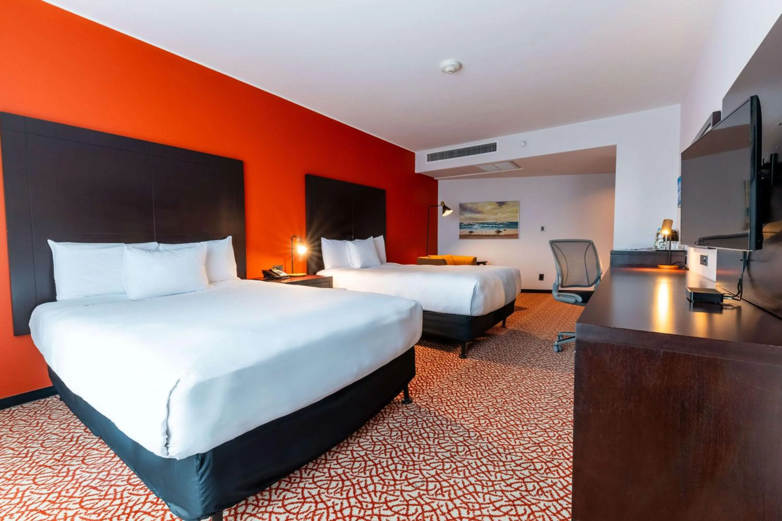 Photo of the whole room, Bed in Hilton Garden Inn Montevideo