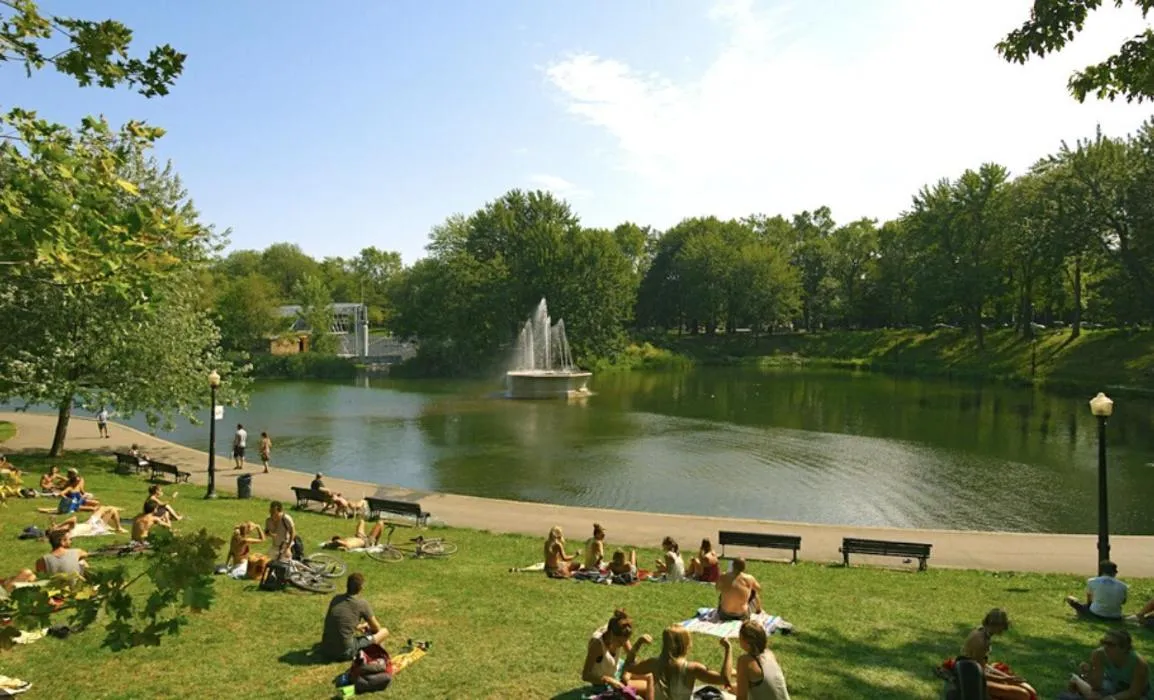 MTLVacationrentals-The MTLVR Kisses