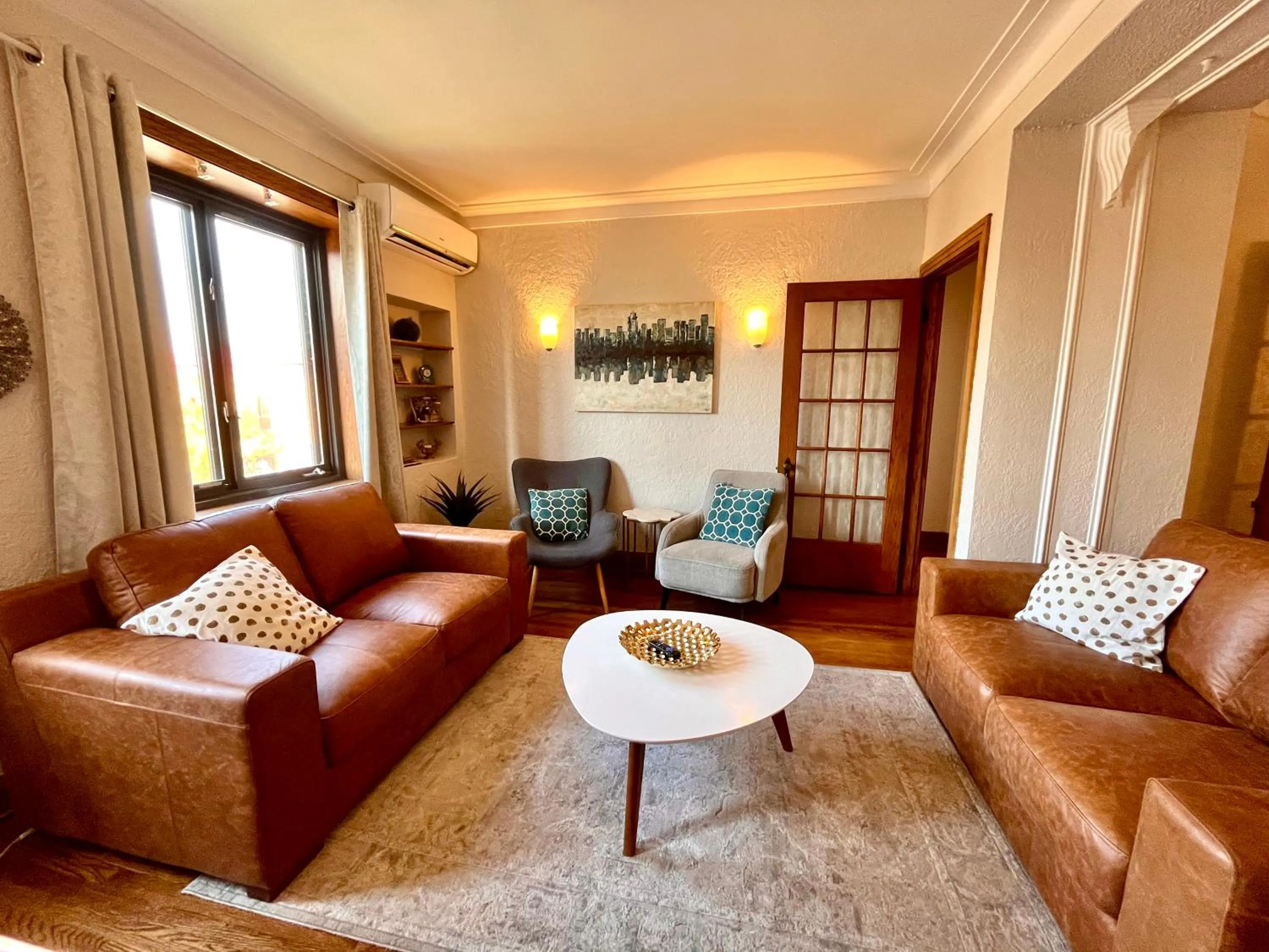 Living room in MTLVacationrentals-The MTLVR Kisses