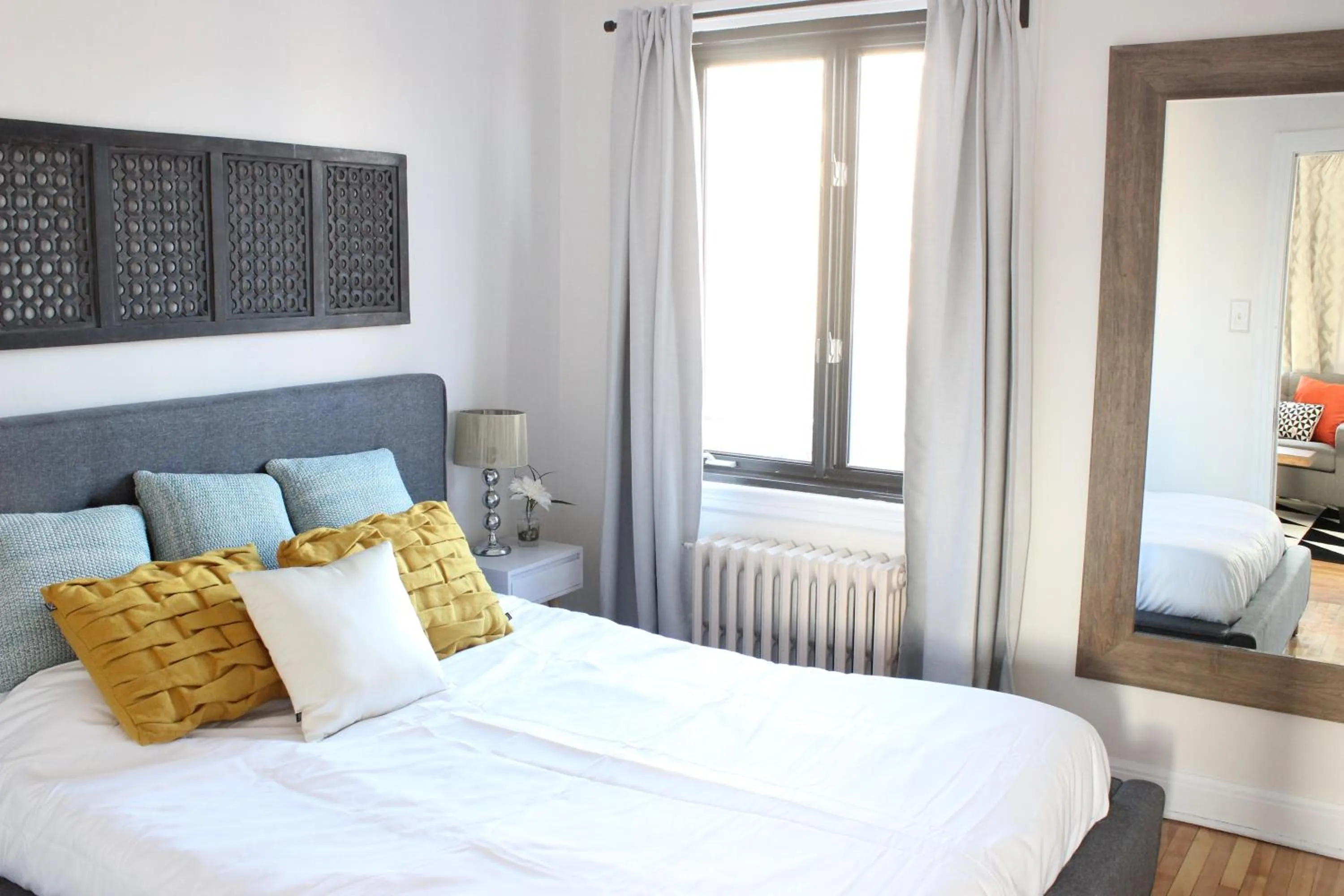 Bedroom, Bed in MTLVacationrentals-The MTLVR Kisses