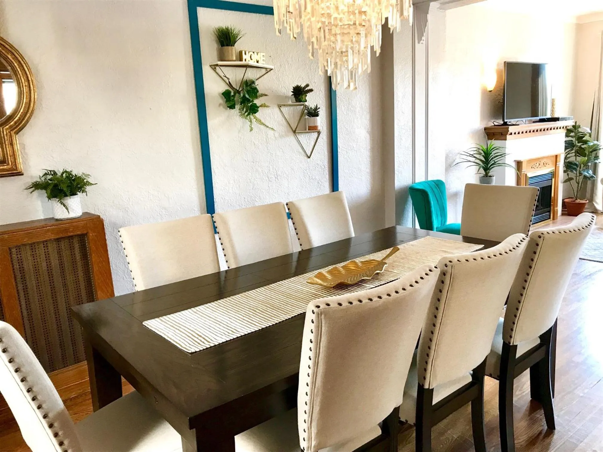 Seating area in MTLVacationrentals-The MTLVR Kisses