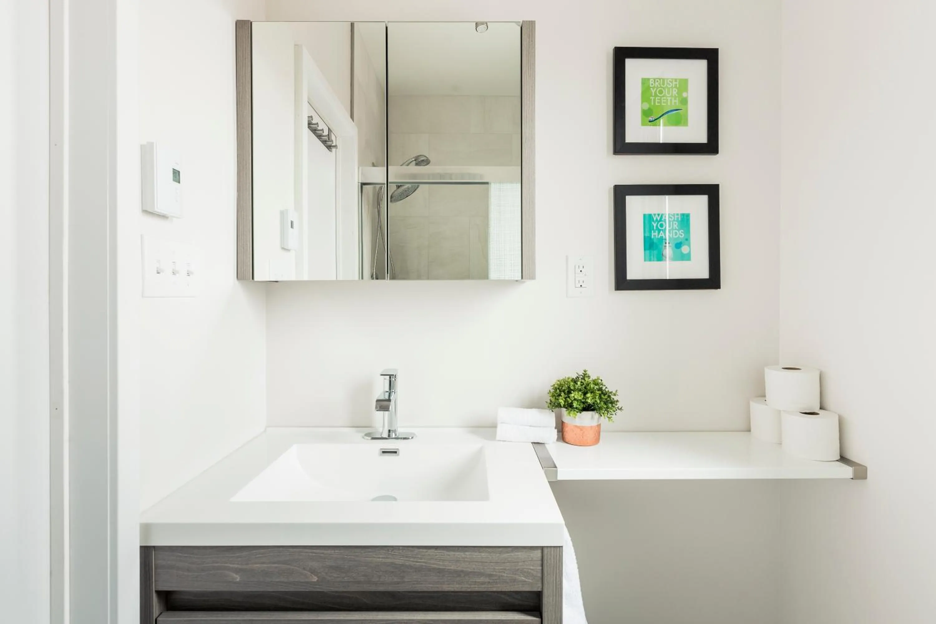 Shower in MTLVacationrentals-The MTLVR Kisses