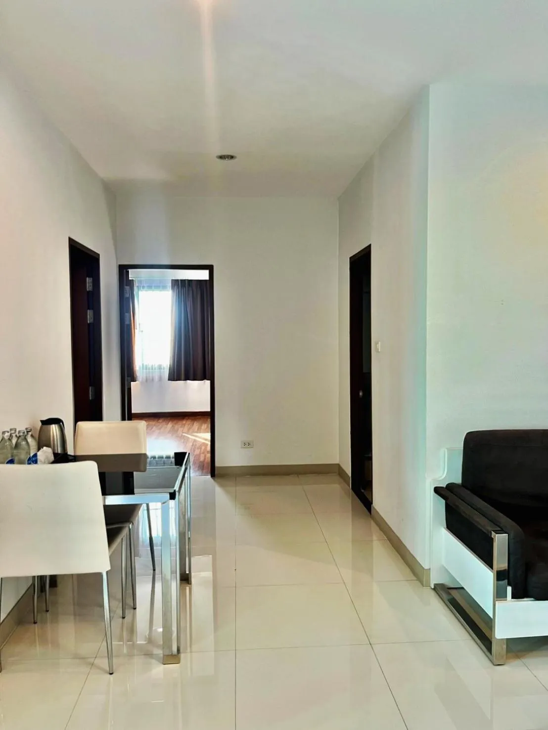 Seating area in V-twin Condo Donjan