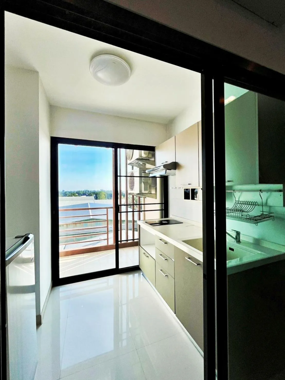 Kitchen or kitchenette in V-twin Condo Donjan