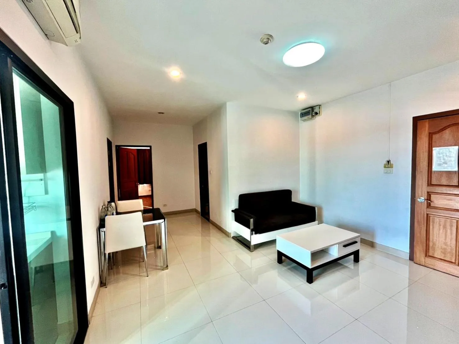 Seating area in V-twin Condo Donjan