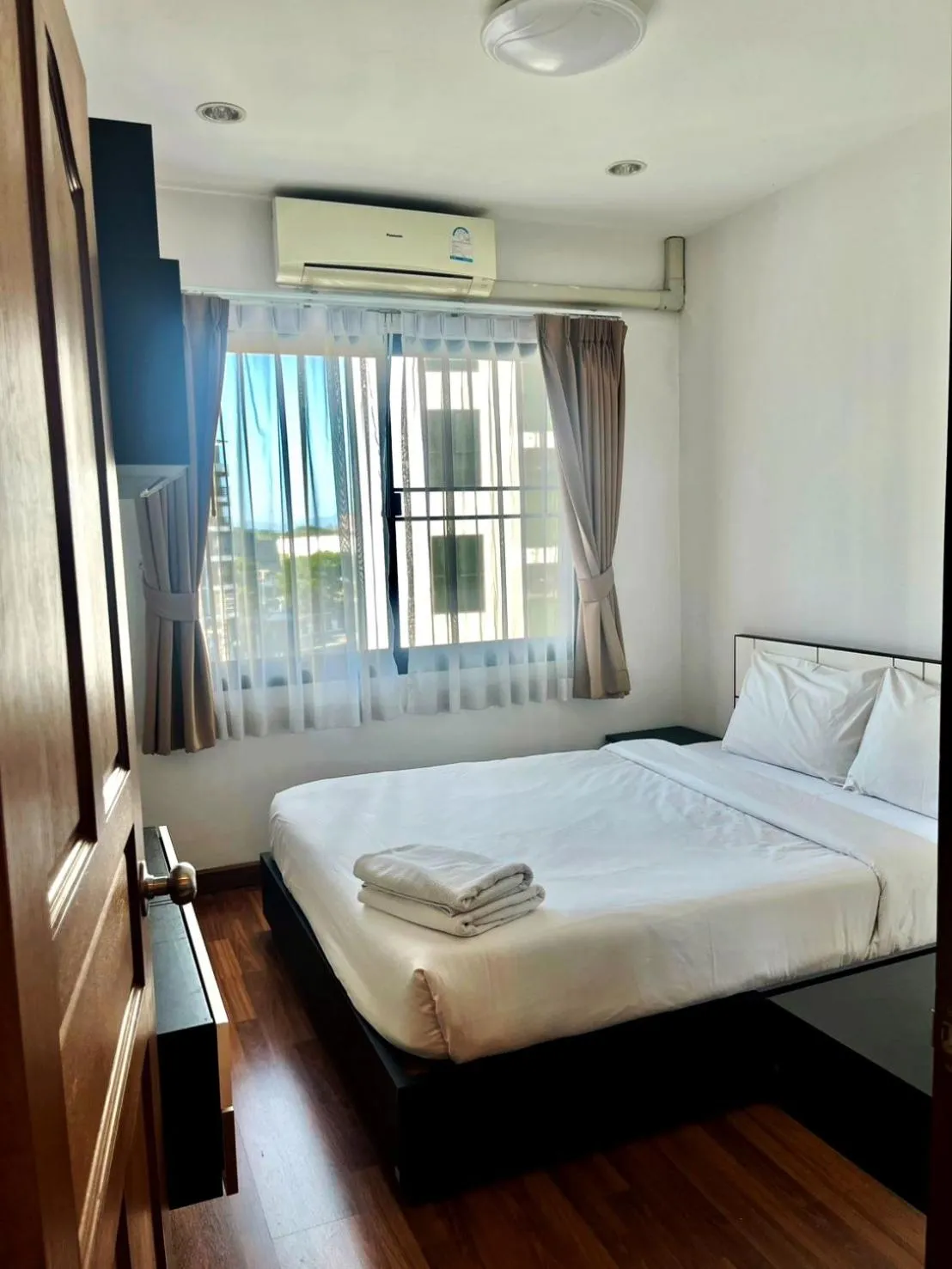 Bed in V-twin Condo Donjan