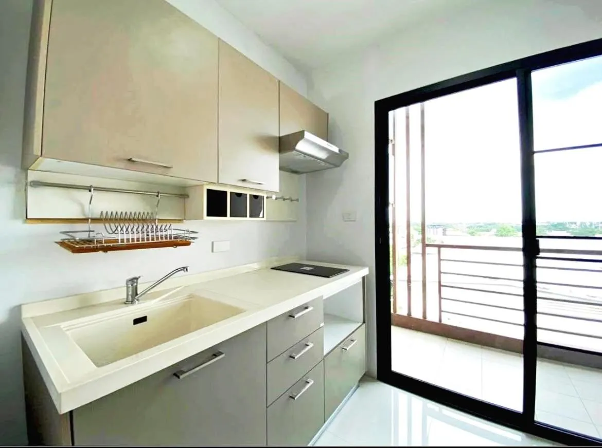 Kitchen or kitchenette in V-twin Condo Donjan