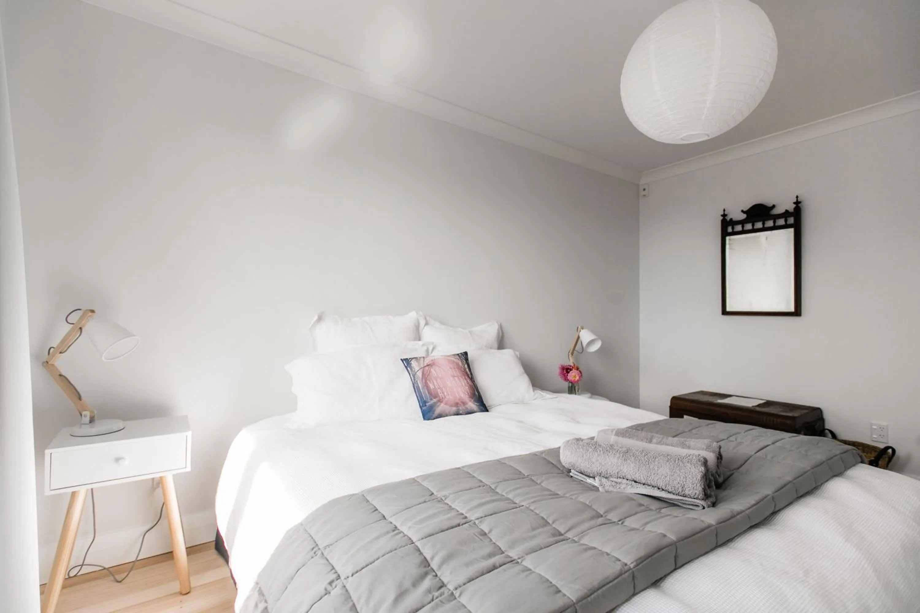 Photo of the whole room, Bed in The Pear Orchard Lodge