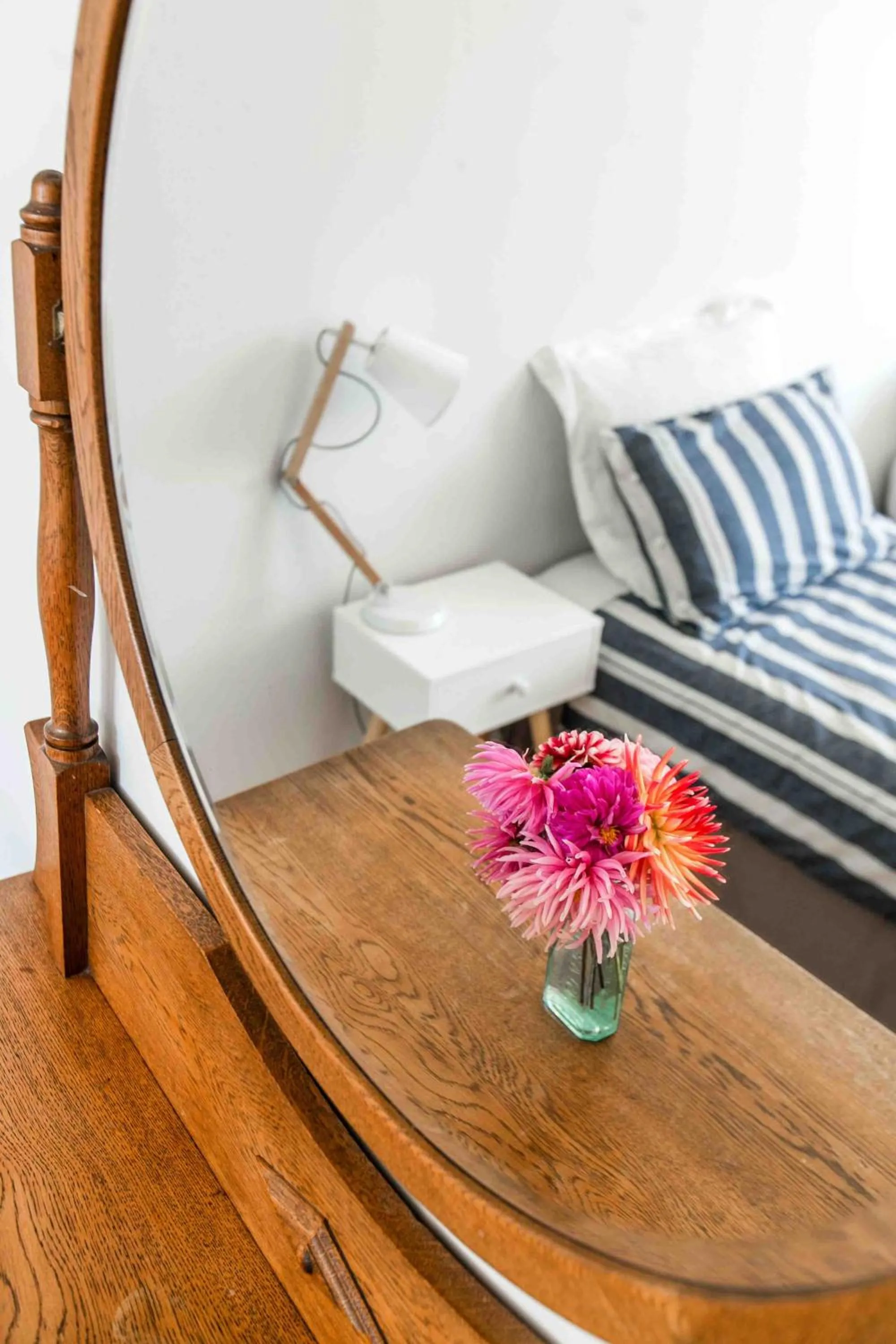 Decorative detail, Bed in The Pear Orchard Lodge