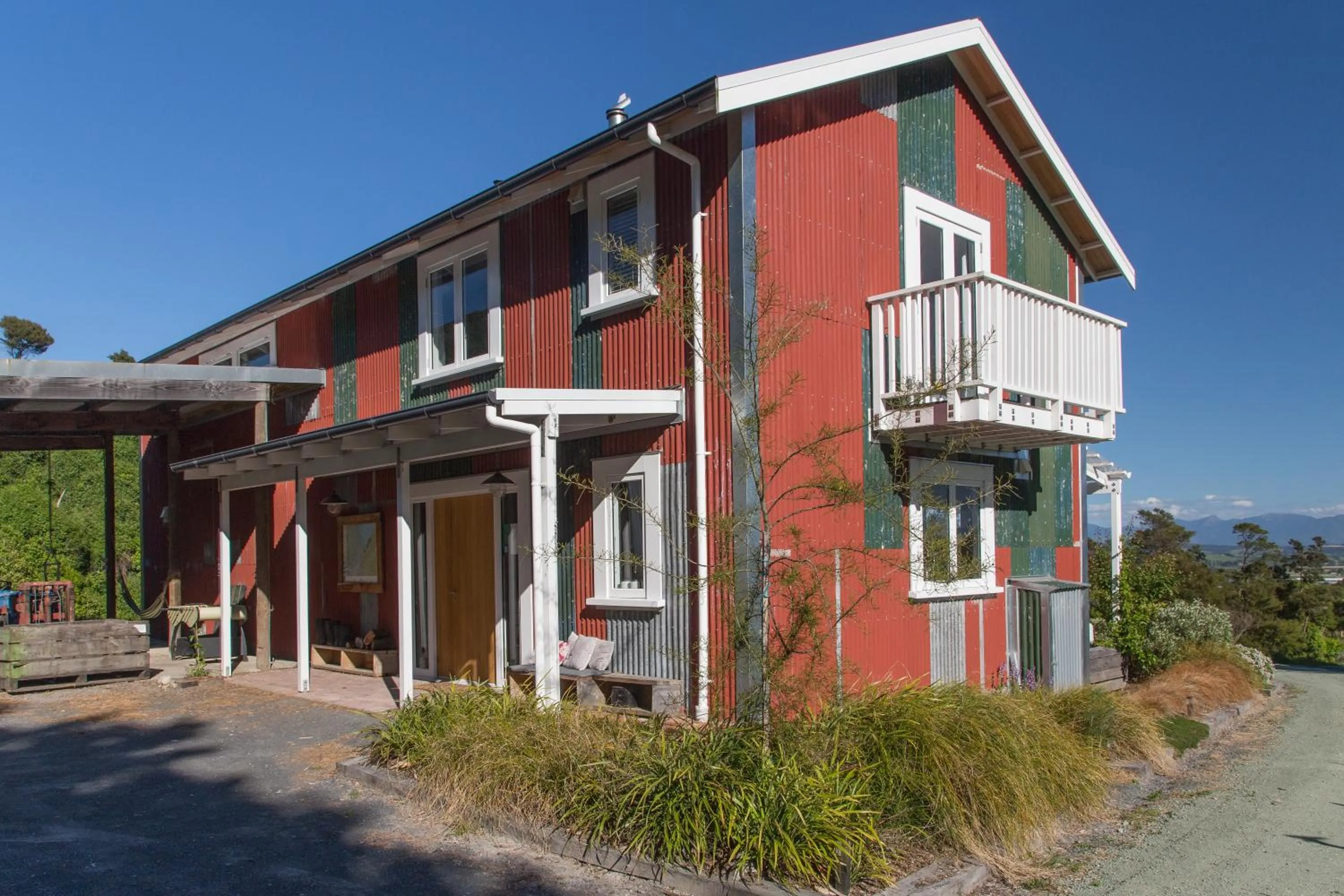 Facade/entrance in The Pear Orchard Lodge