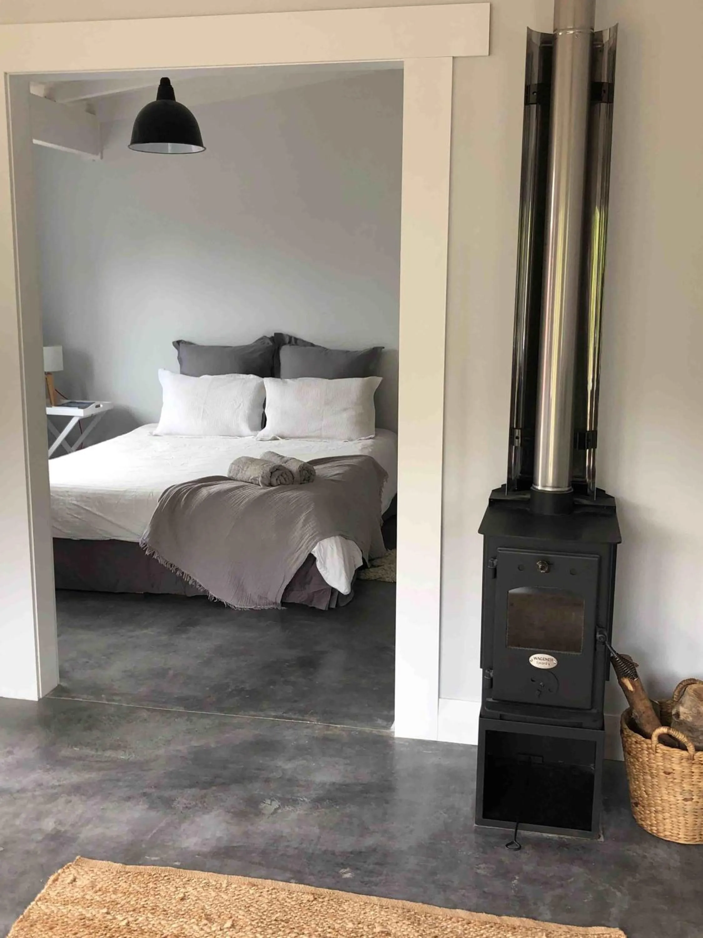 Bedroom, Bed in The Pear Orchard Lodge