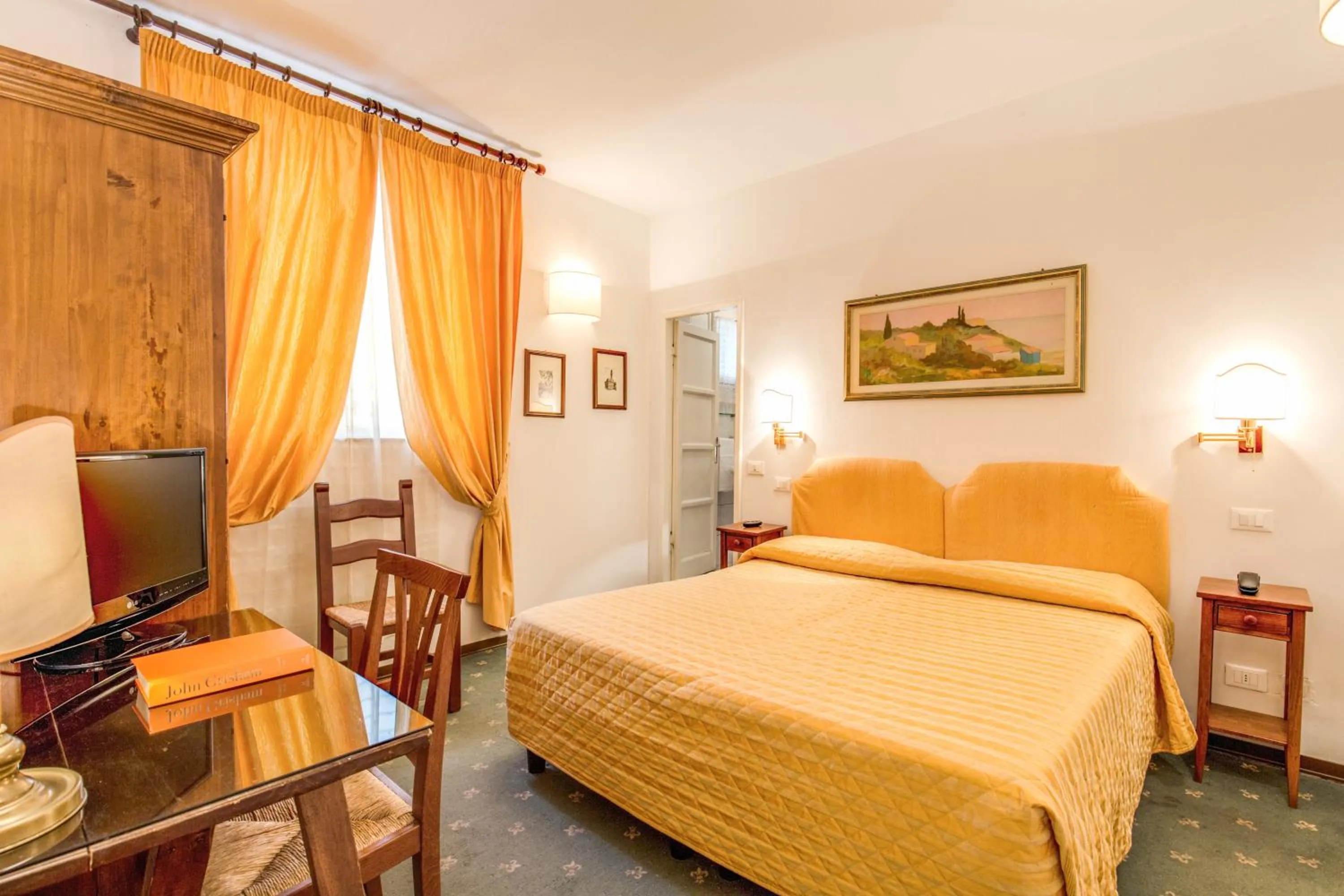 Photo of the whole room, Bed in Hotel S.Giorgio & Olimpic