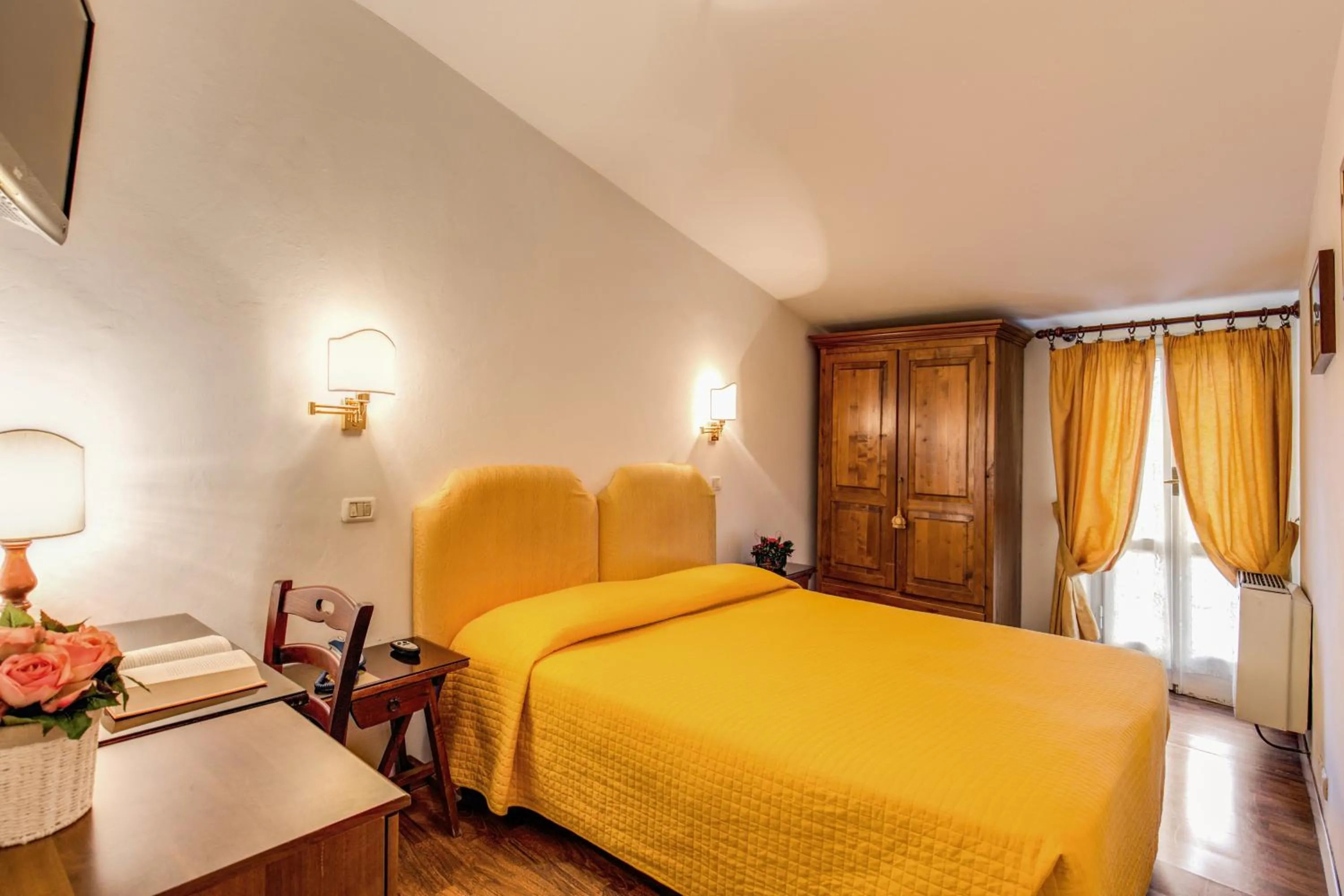 Balcony/Terrace, Bed in Hotel S.Giorgio & Olimpic