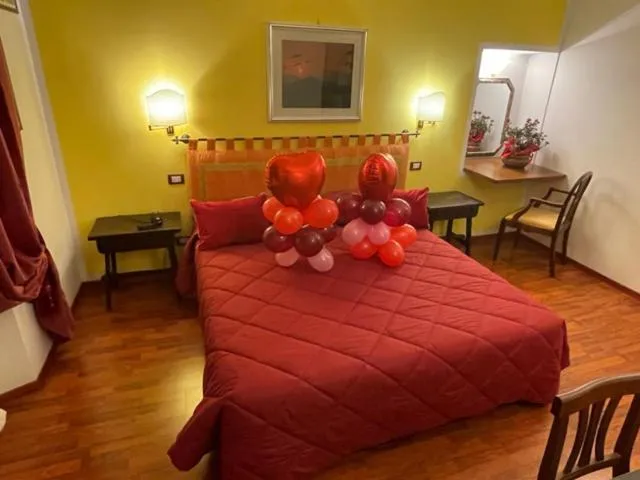 Photo of the whole room, Bed in Hotel S.Giorgio & Olimpic