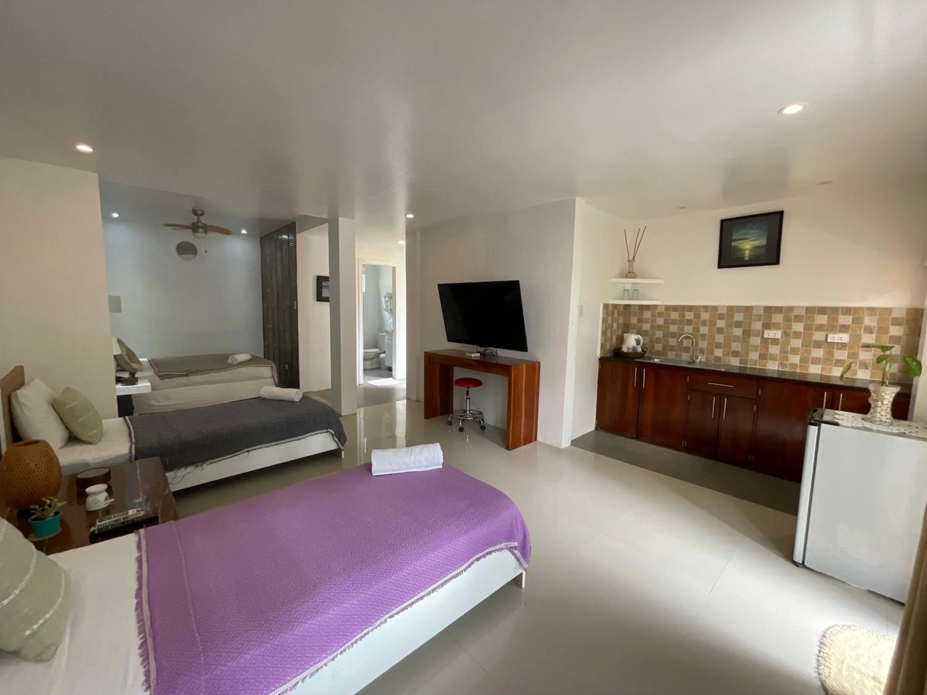 Communal lounge/ TV room, Bed in Everrich Boutique Resort Boracay