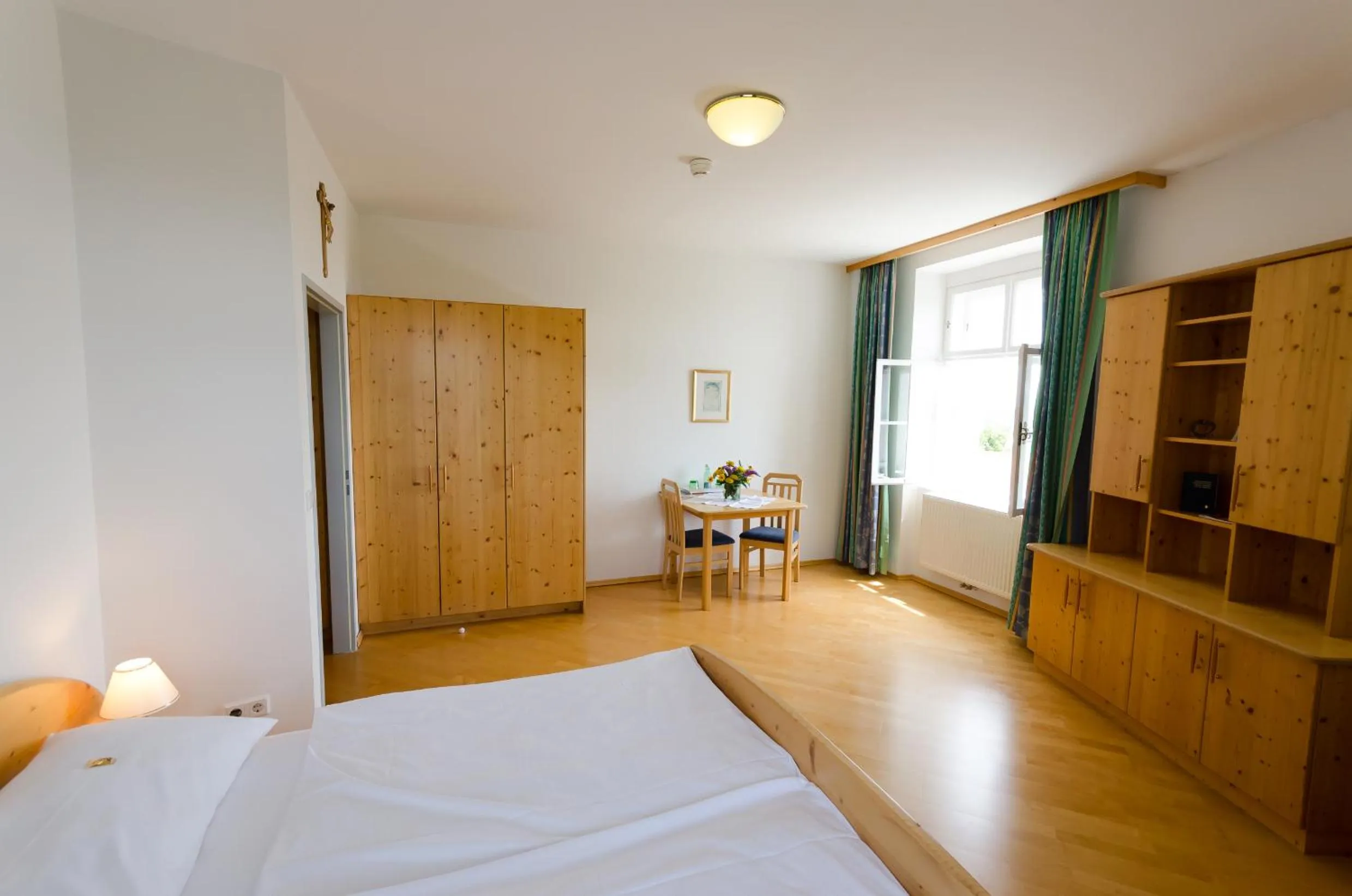 Photo of the whole room, Bed in Schloss Gumpoldskirchen