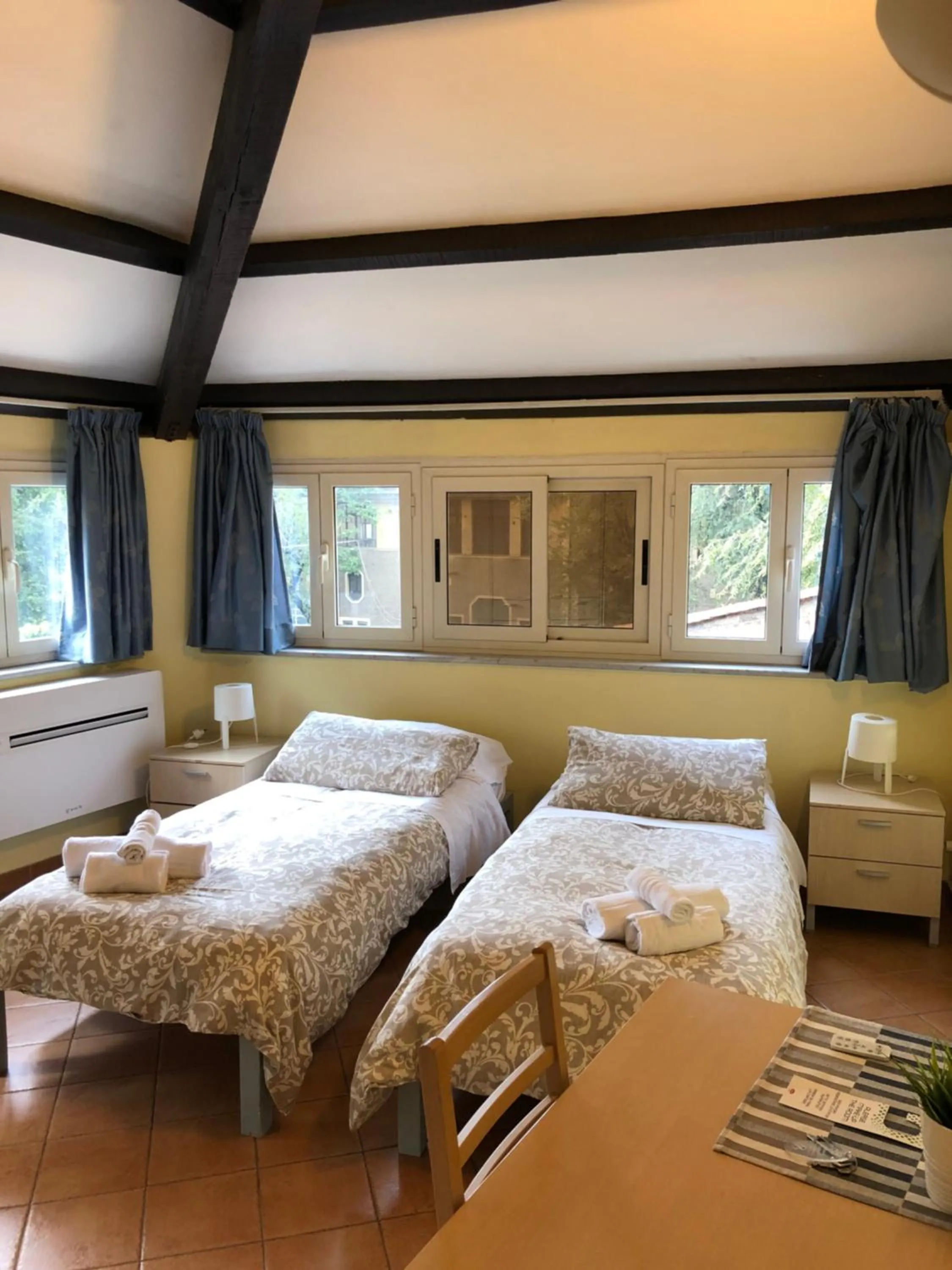 Photo of the whole room, Bed in Domus Santa Caterina