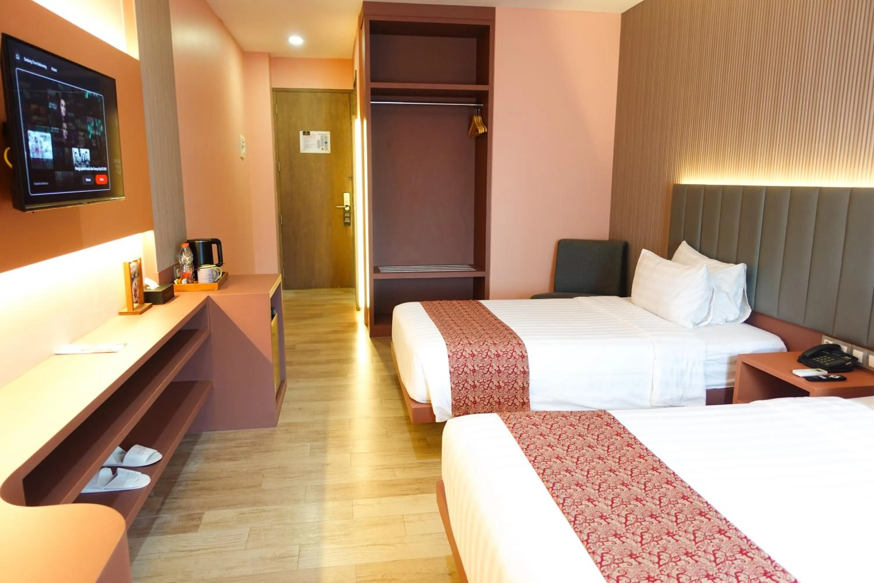 Bedroom, Bed in Grand Kangen Hotel Urip Sumoharjo